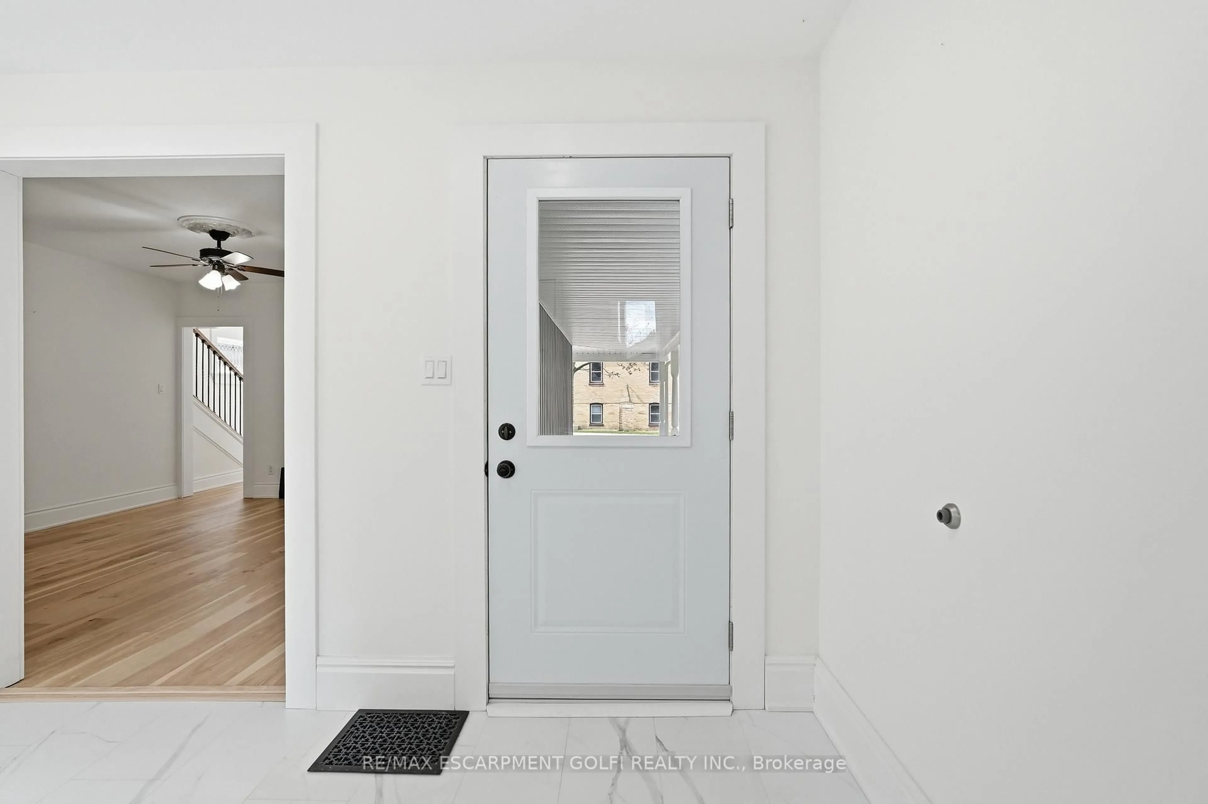 Indoor entryway for 237 Main St, Norwich Ontario N0J 1R0