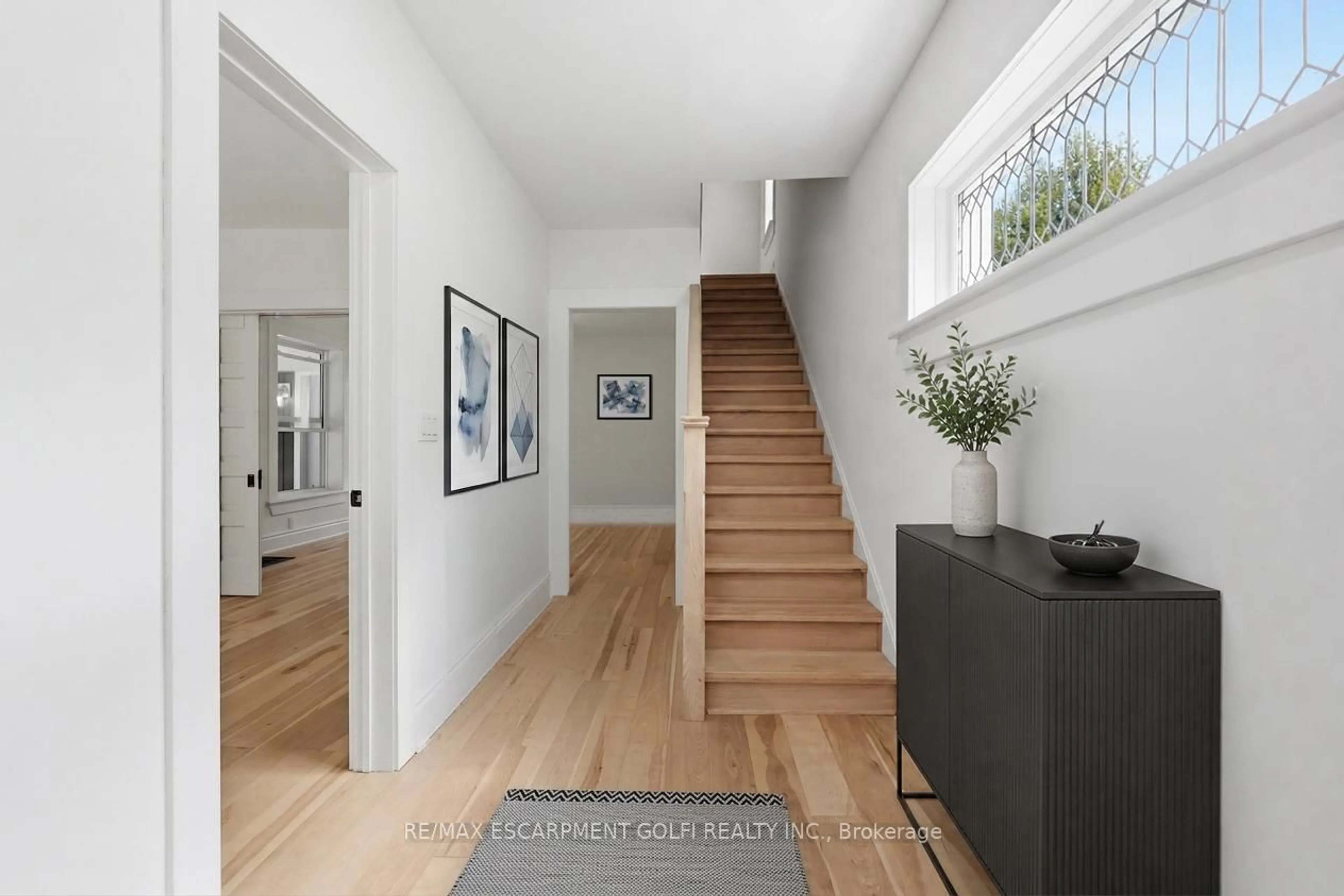 Indoor entryway for 237 Main St, Norwich Ontario N0J 1R0