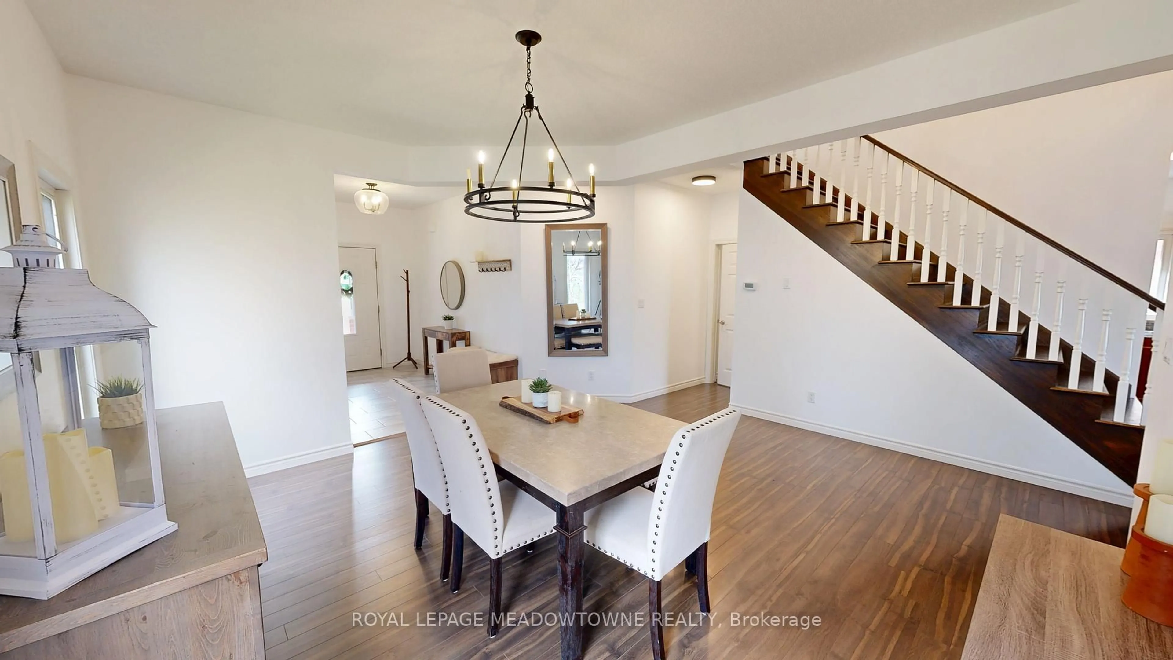 Dining room, wood/laminate floor for 30 Jacklin Crt, Central Elgin Ontario N5R 5V1