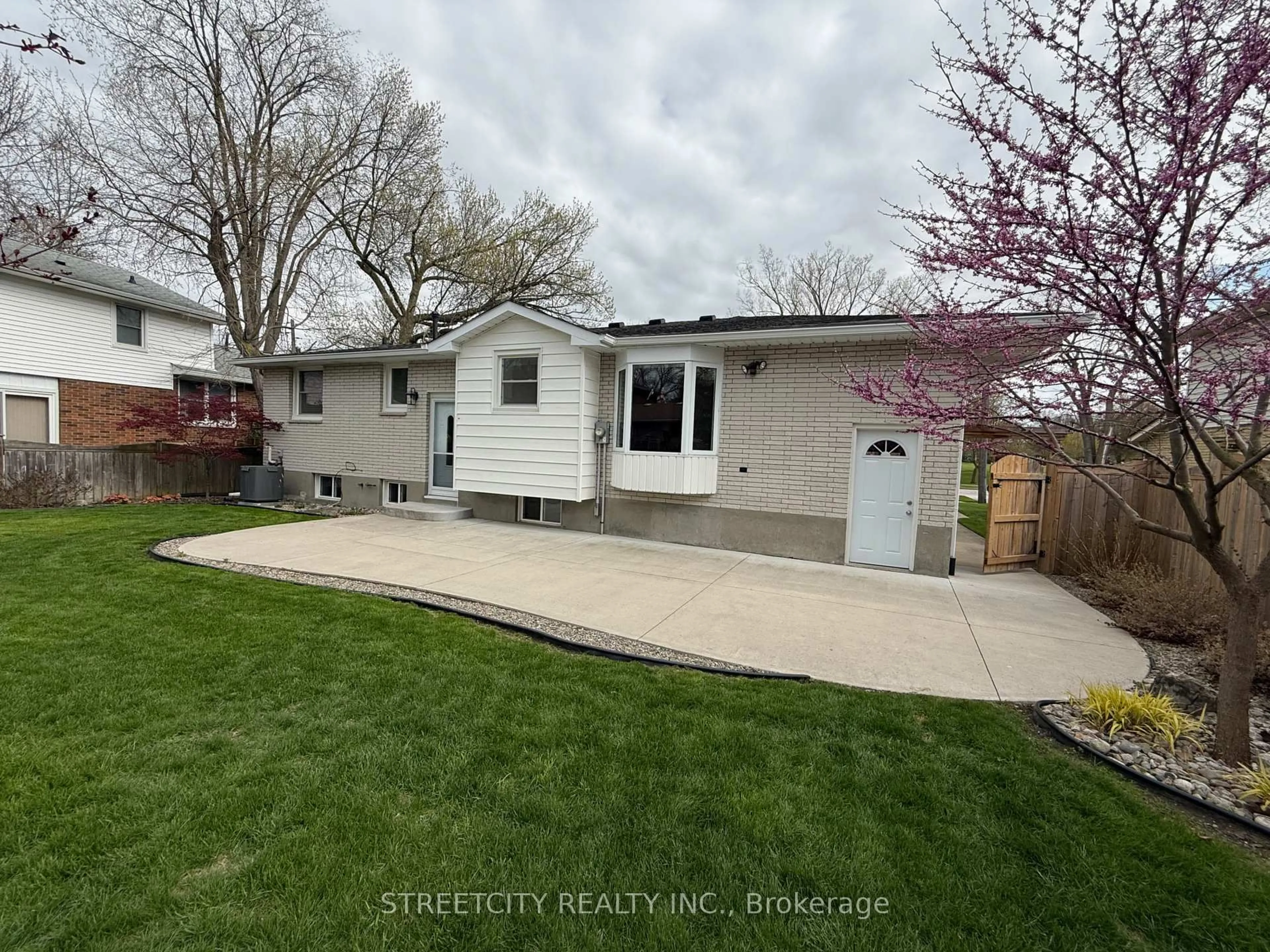 Home with vinyl exterior material, street for 1044 Cathcart Blvd, Sarnia Ontario N7S 2H2