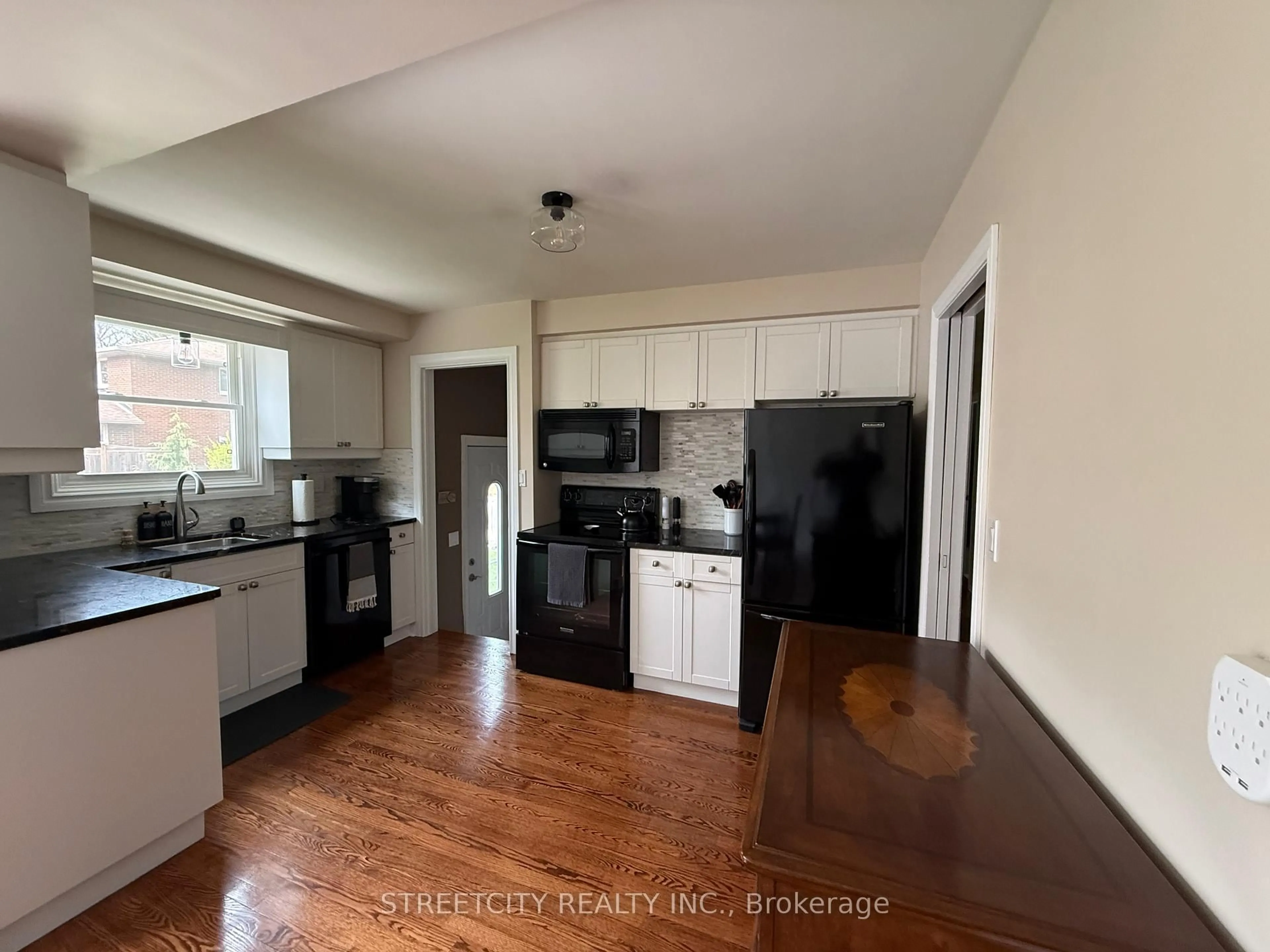 Standard kitchen, unknown for 1044 Cathcart Blvd, Sarnia Ontario N7S 2H2