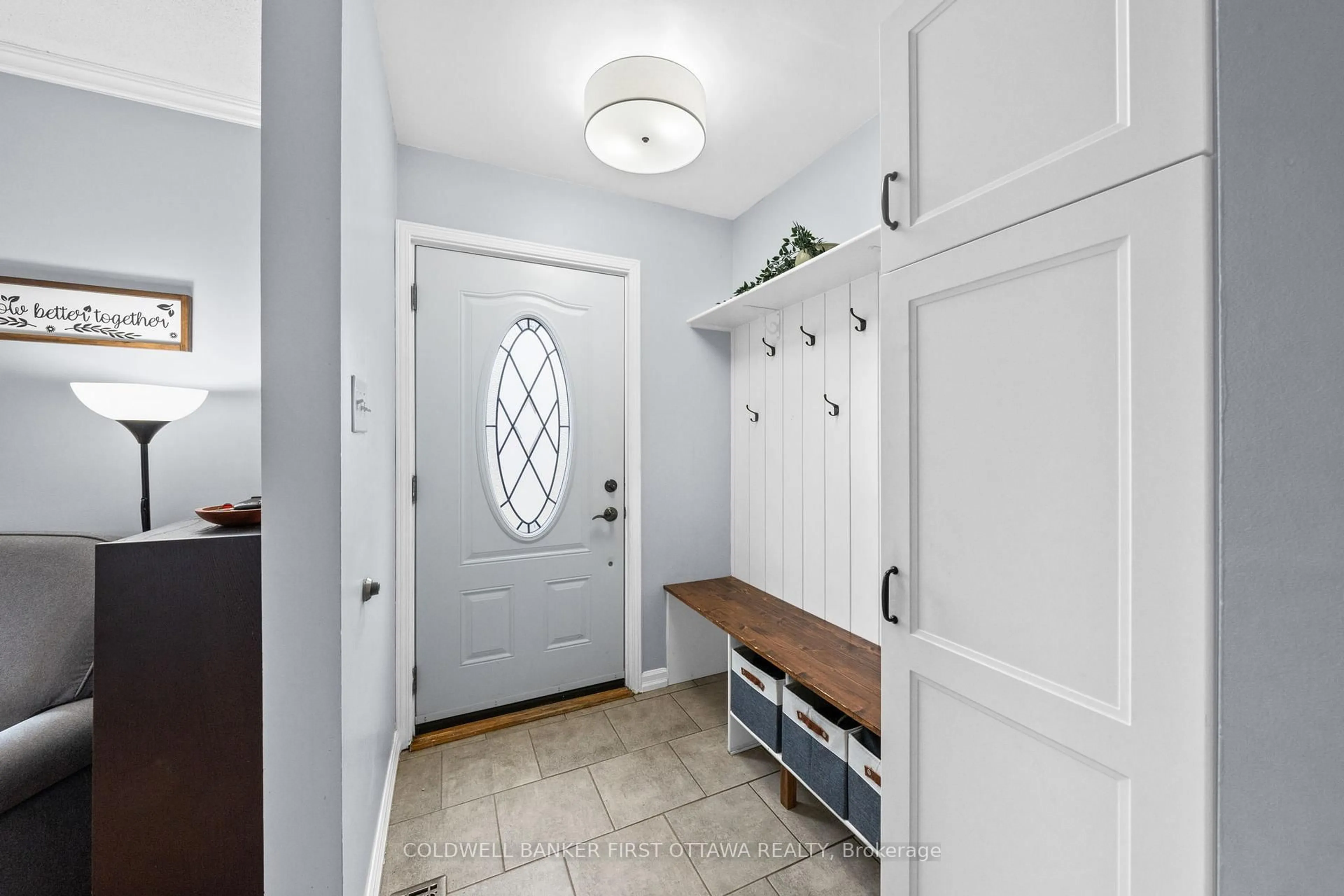 Indoor entryway for 2681 Moncton Rd, Ottawa Ontario K2B 7V9