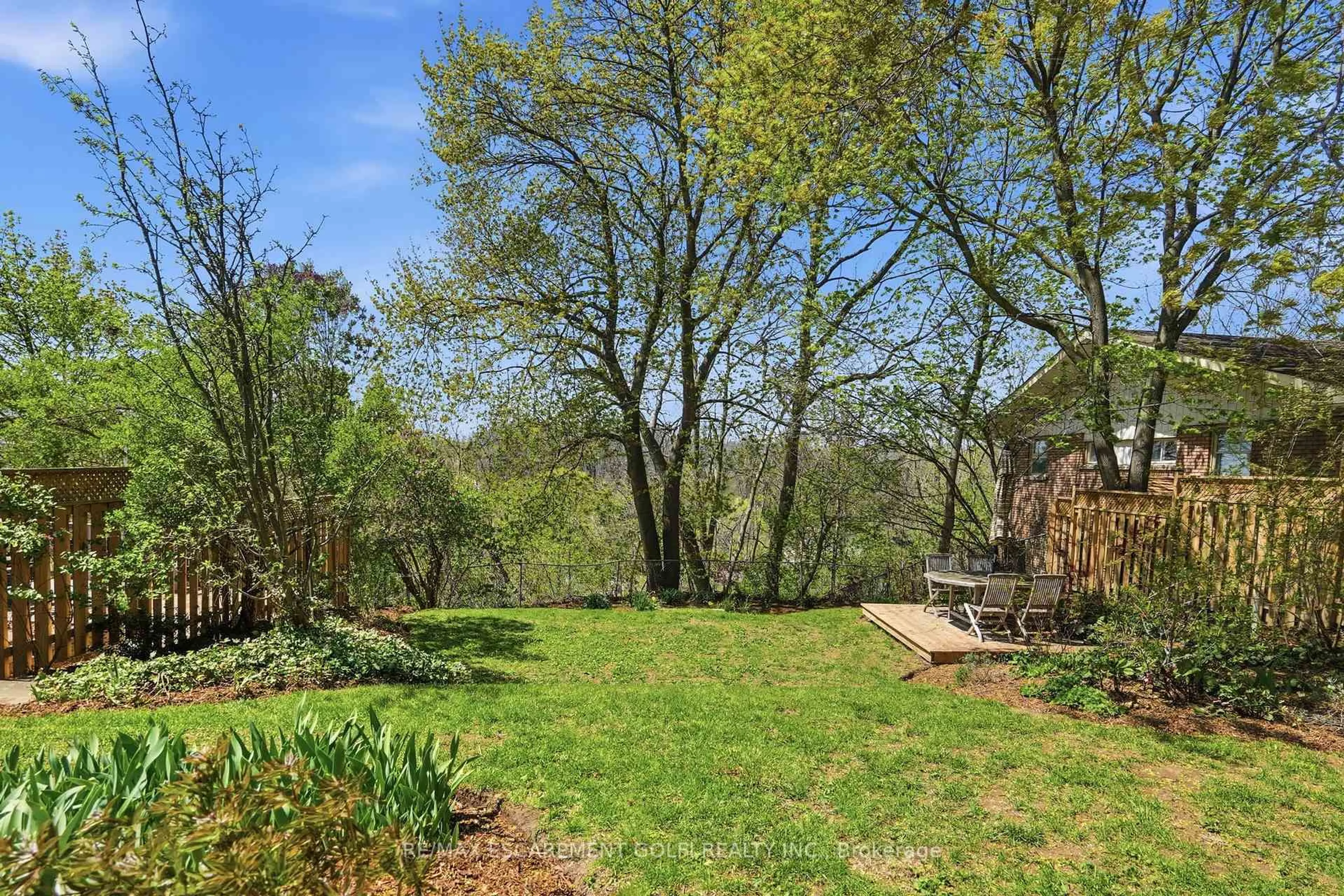 Patio, water/lake/river/ocean view for 41 Queen Mary Dr, St. Catharines Ontario L2R 2J3