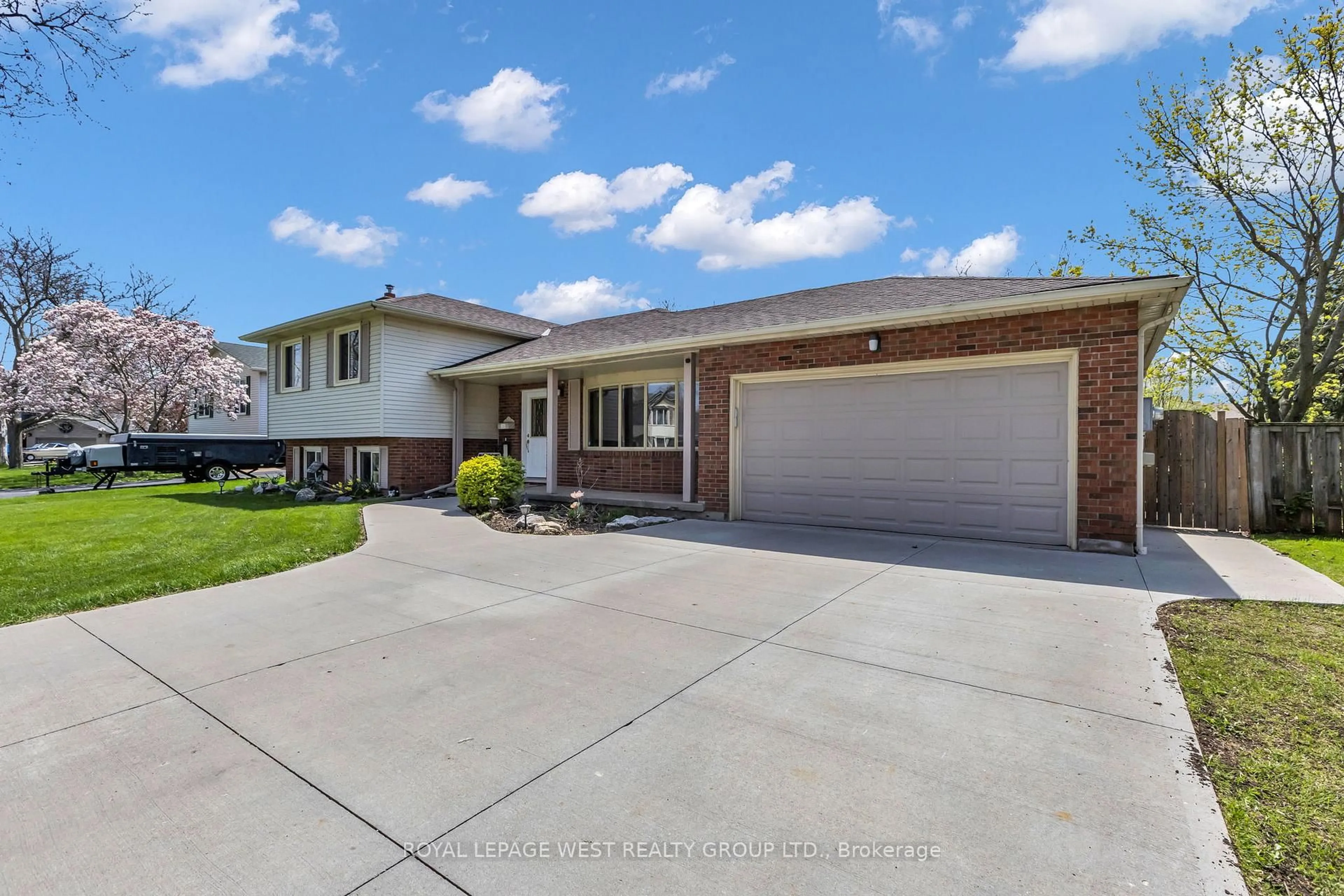 Home with brick exterior material, street for 12 Banburry Cres, Grimsby Ontario L3M 4N8