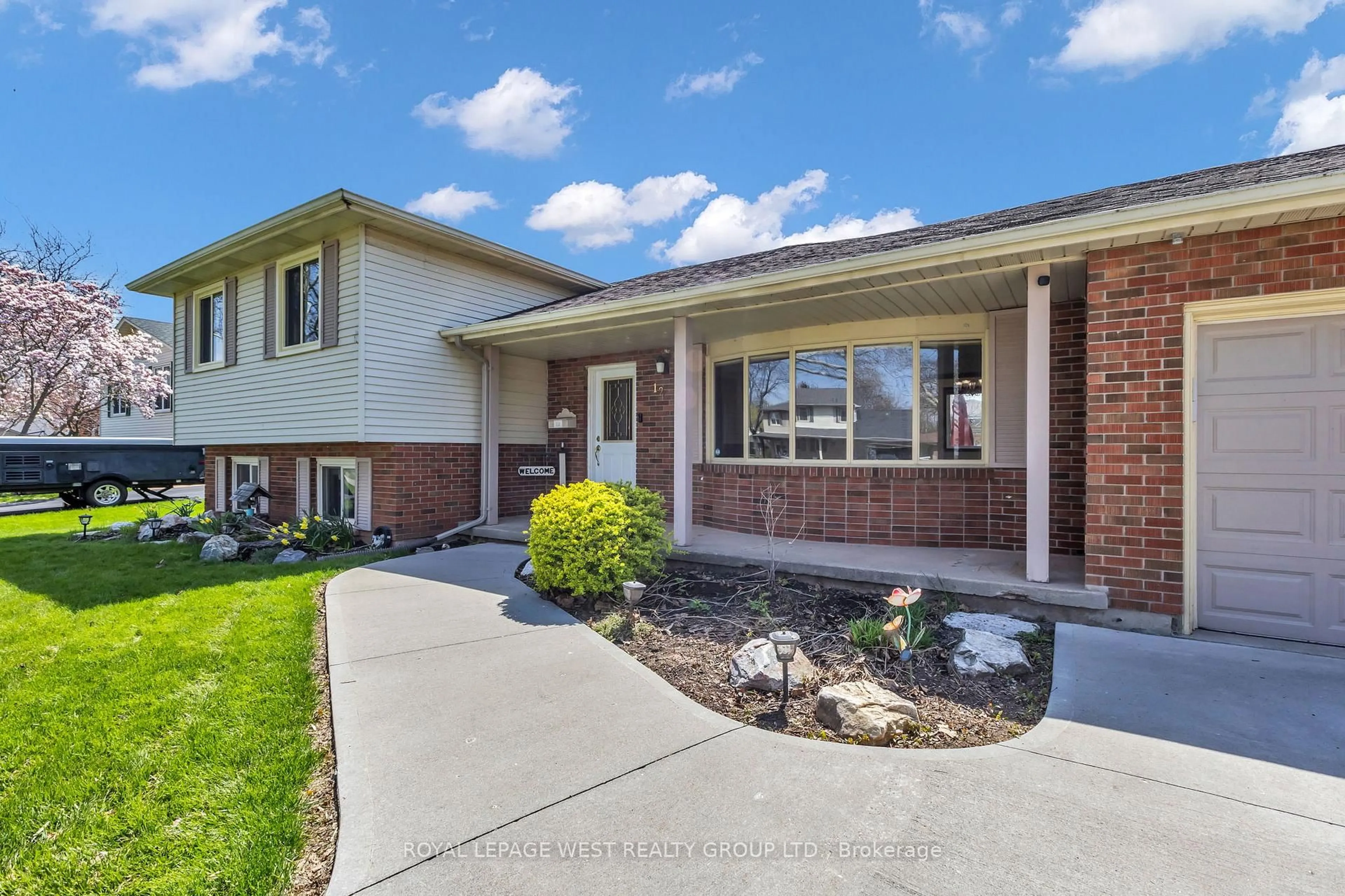 Home with brick exterior material, street for 12 Banburry Cres, Grimsby Ontario L3M 4N8