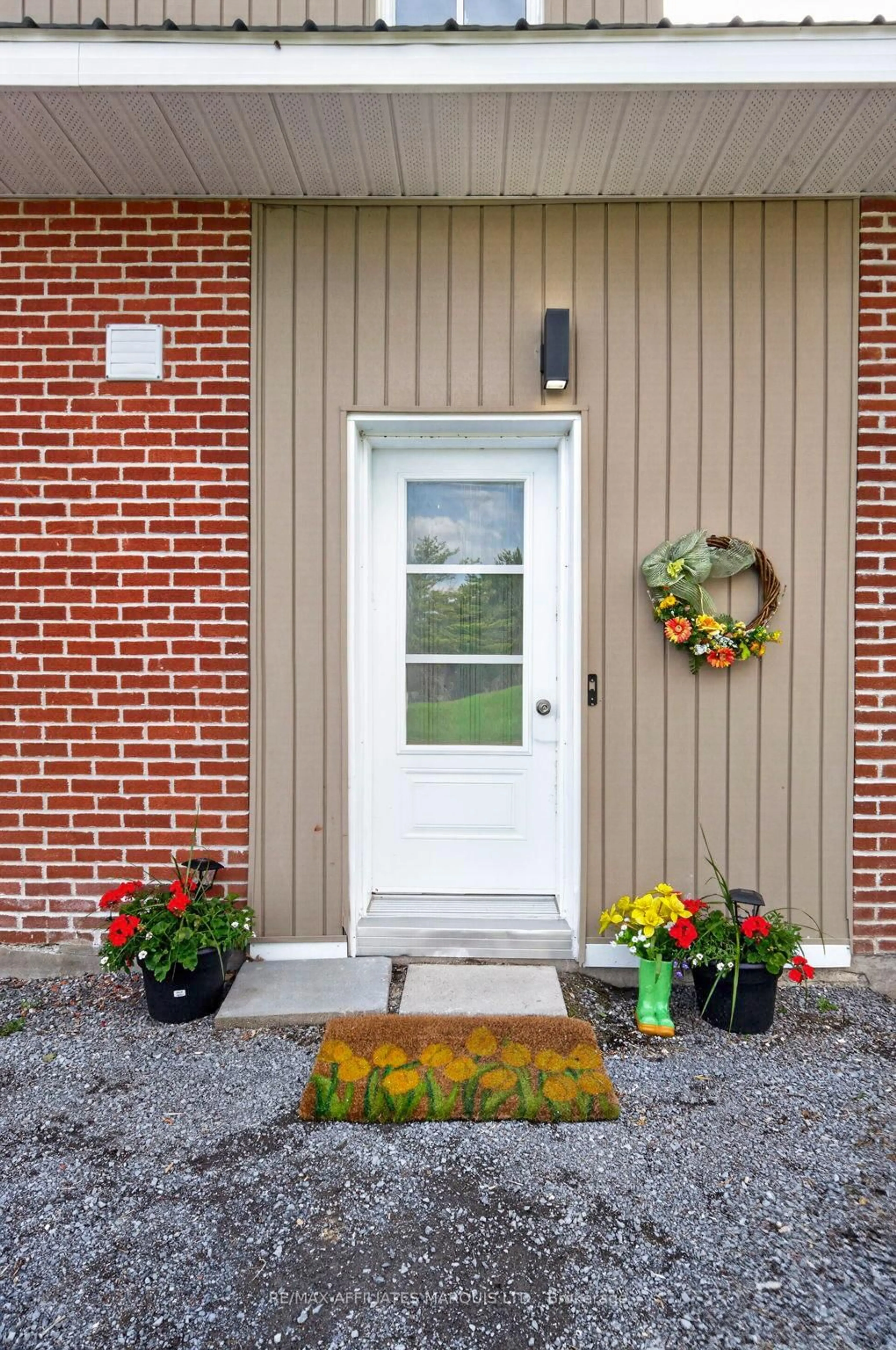 Indoor entryway for 20033 Kenyon Conc Rd 4 Rd, North Glengarry Ontario K0C 1A0