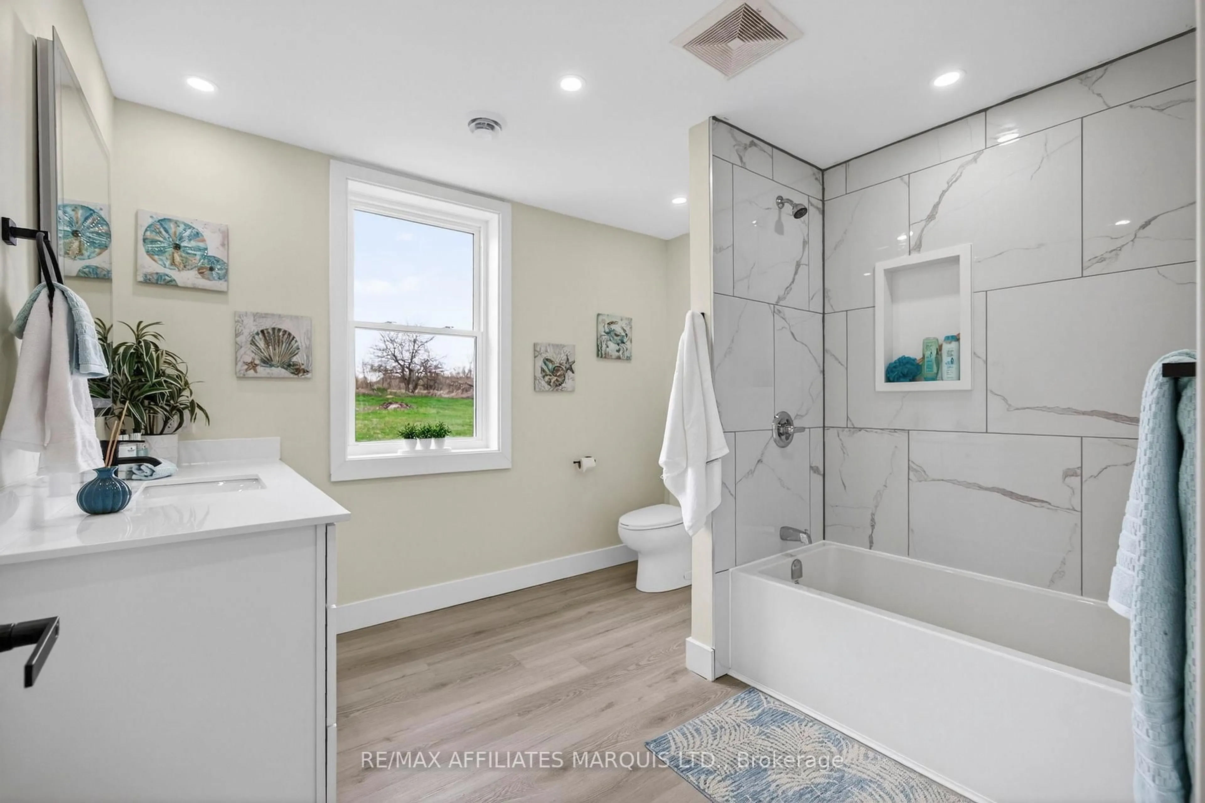 Contemporary bathroom, ceramic/tile floor for 20033 Kenyon Conc Rd 4 Rd, North Glengarry Ontario K0C 1A0