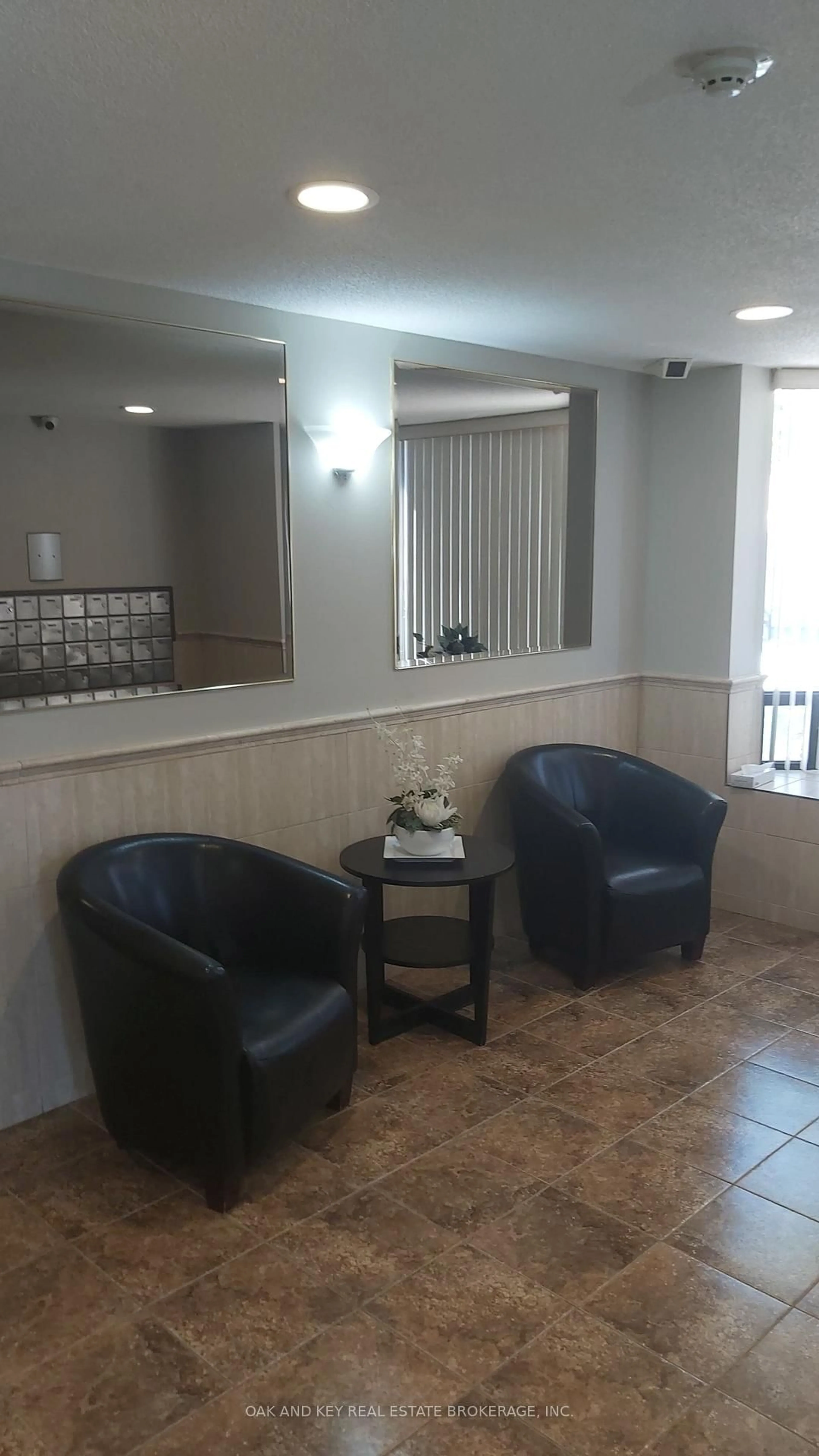Lobby for 75 Huxley St, London South Ontario N6J 4W7