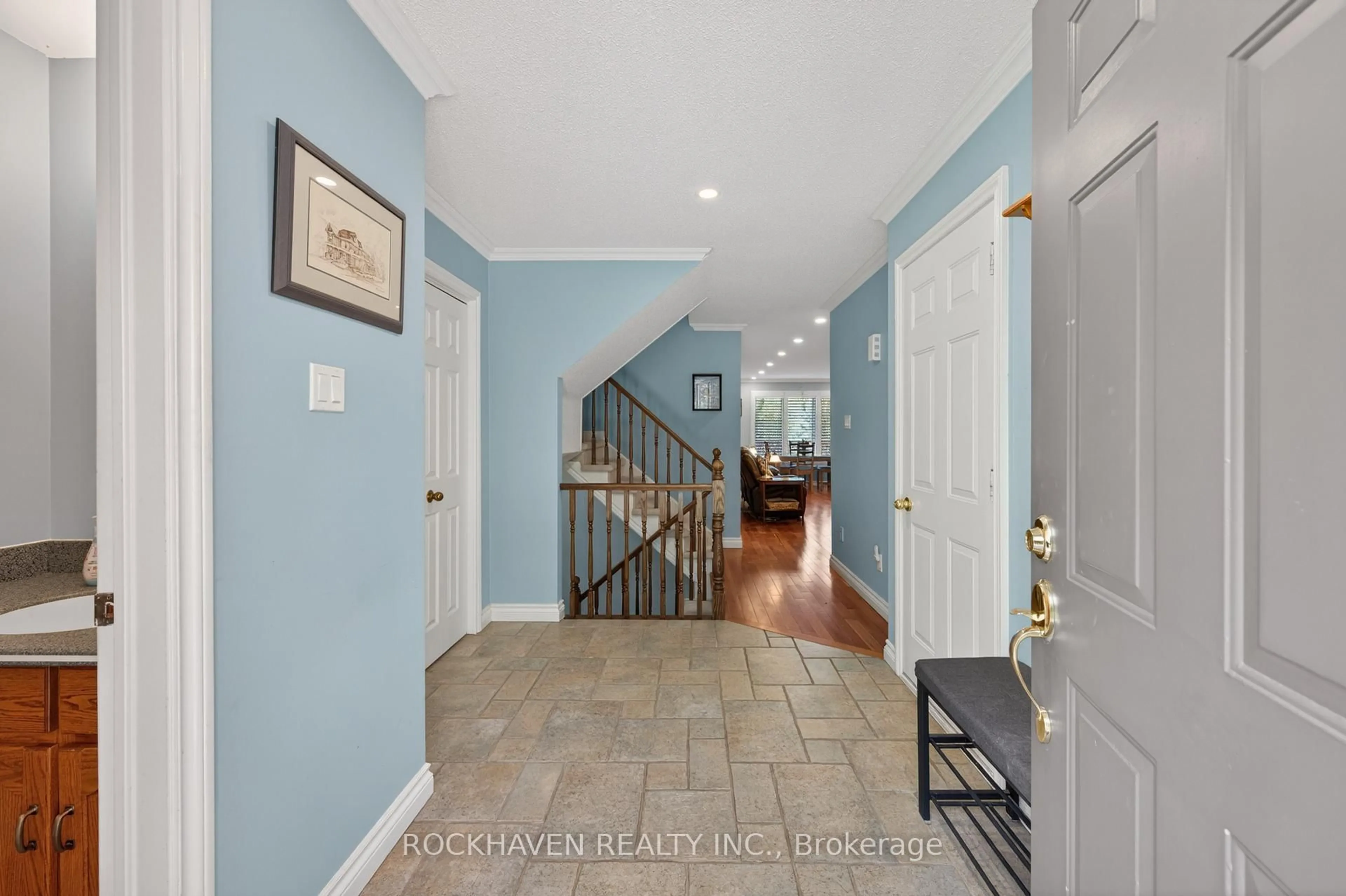 Indoor entryway for 30 Osler Dr #7, Hamilton Ontario L9H 6W1