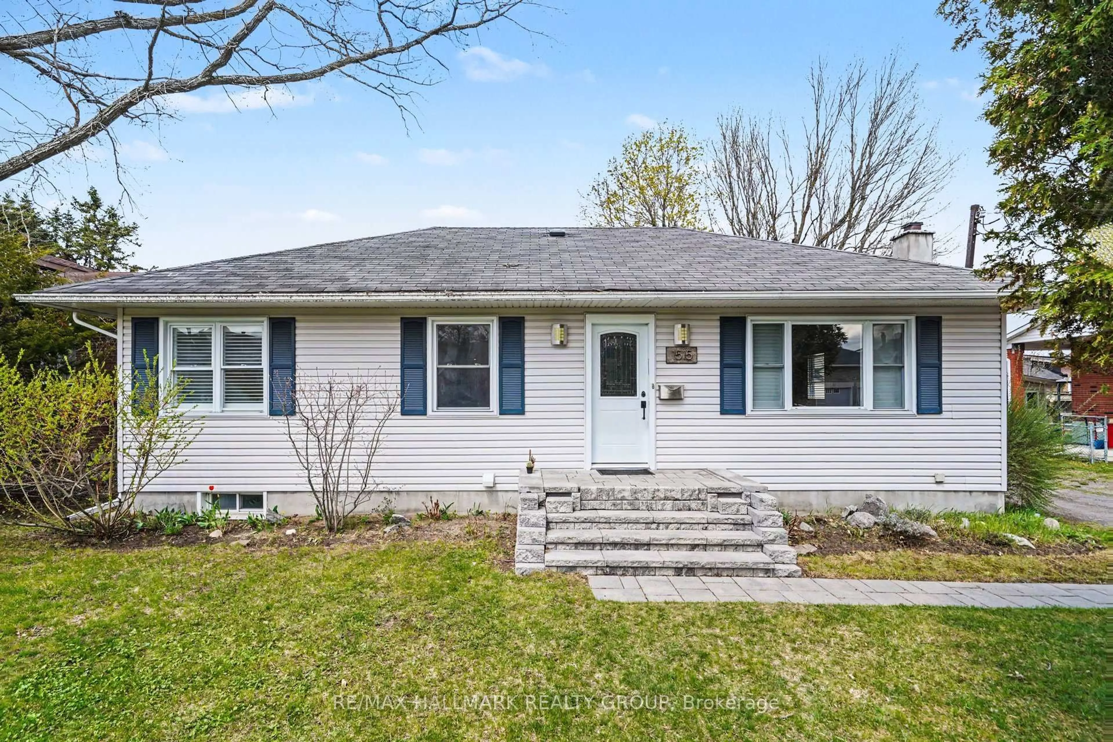 Home with vinyl exterior material, street for 1515 Kingsdale Ave, Ottawa Ontario K1T 1H1