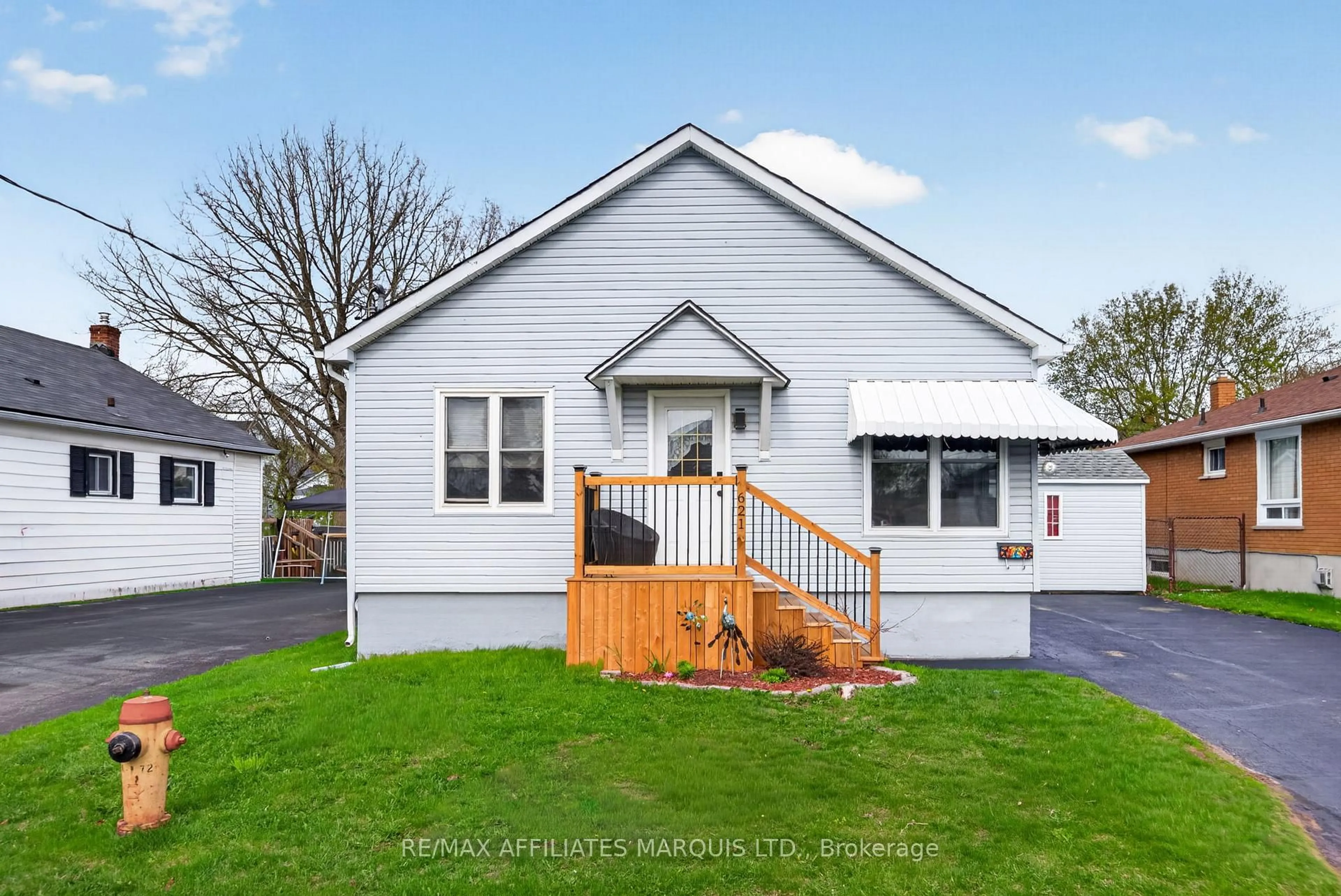 Home with vinyl exterior material, street for 621 Grantwood Ave, Cornwall Ontario K6H 3V3