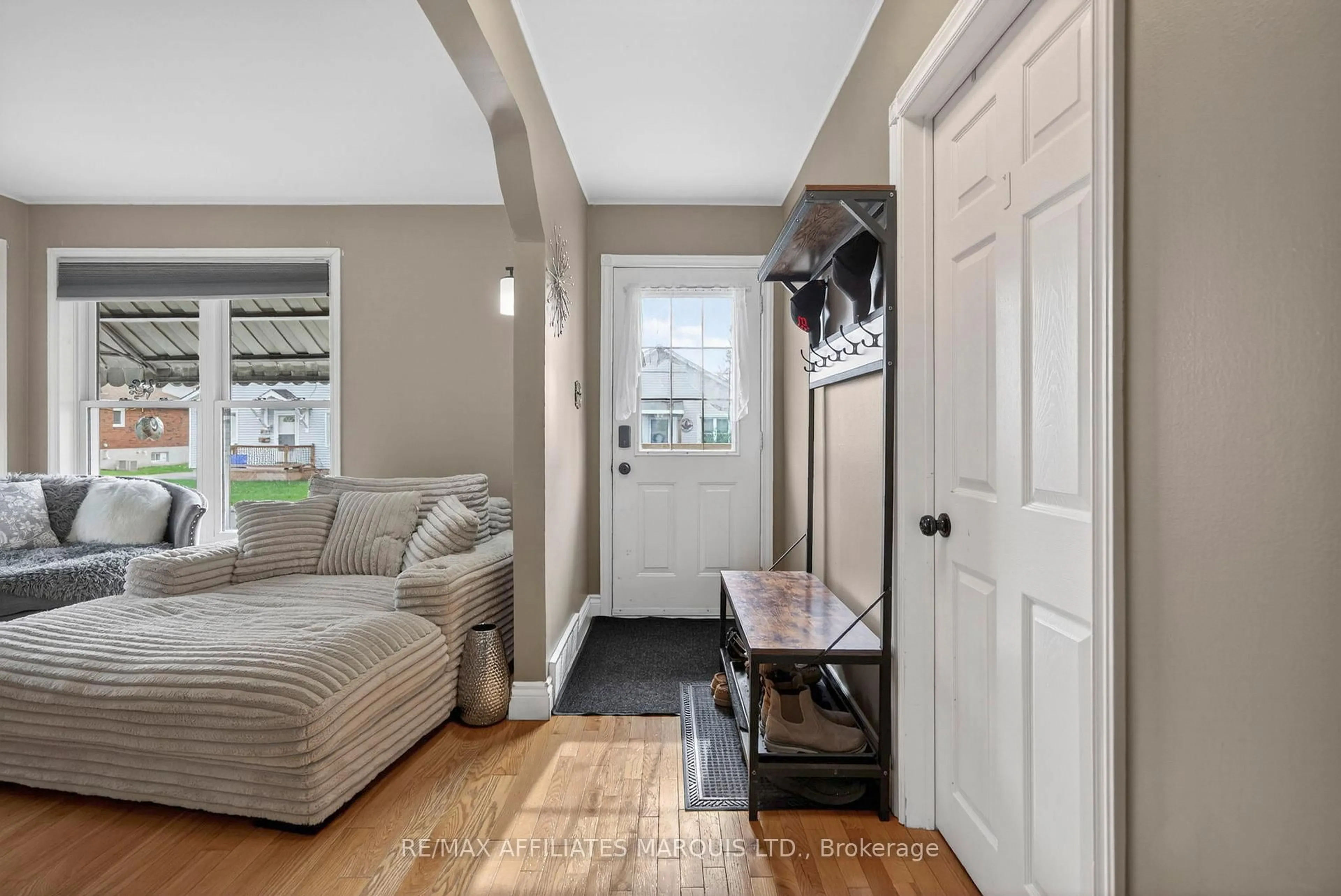 Indoor entryway for 621 Grantwood Ave, Cornwall Ontario K6H 3V3