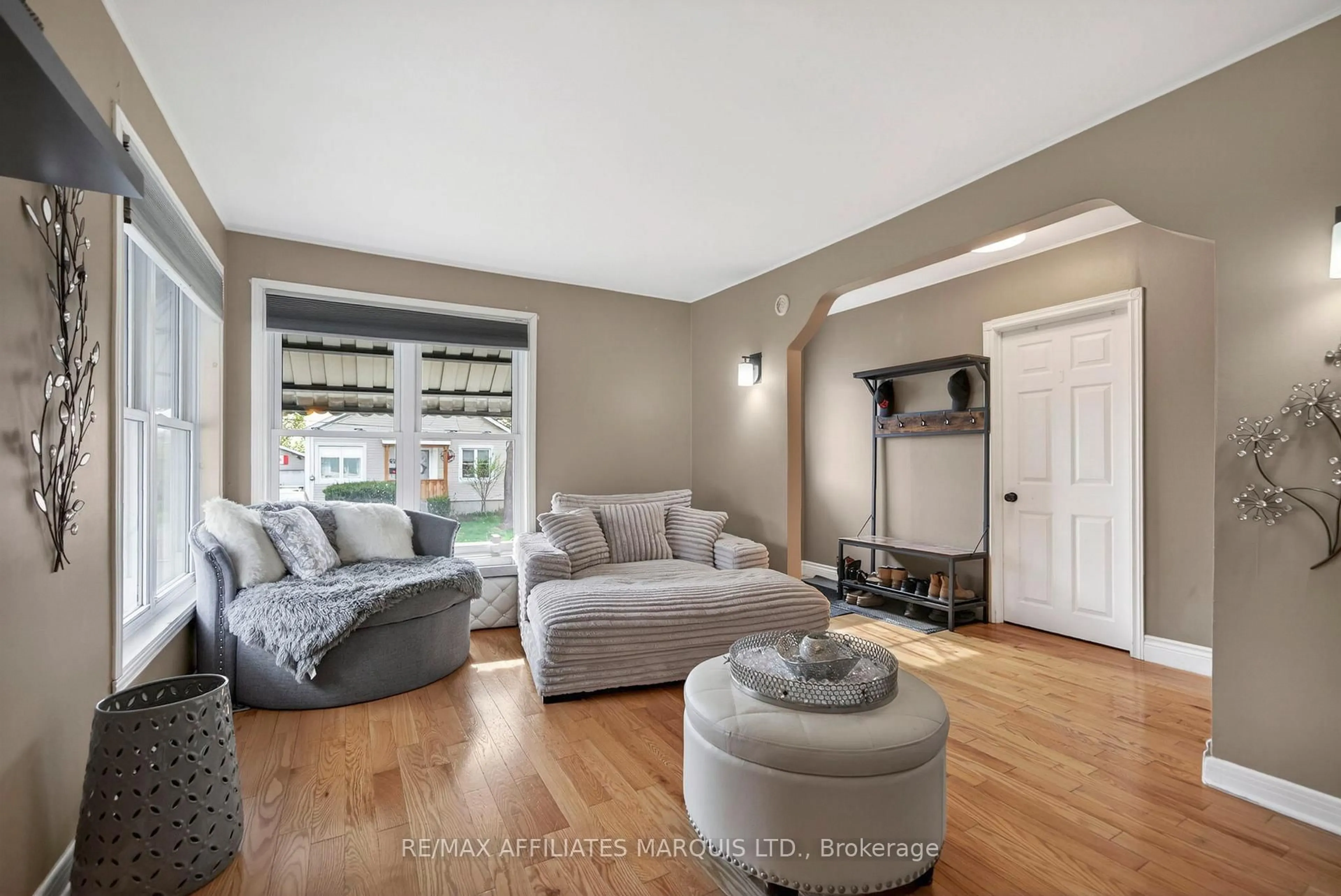 Living room with furniture, unknown for 621 Grantwood Ave, Cornwall Ontario K6H 3V3