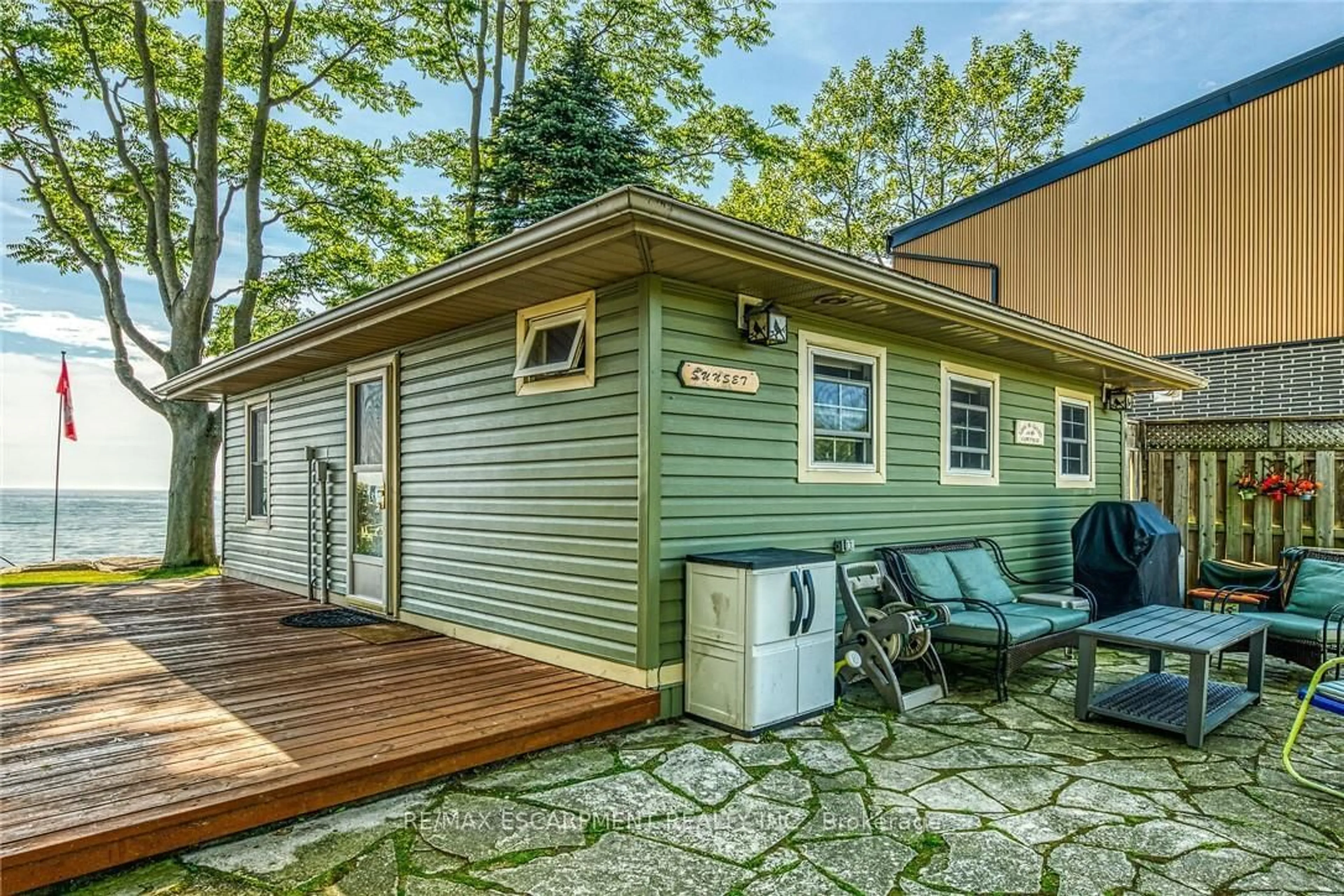 Patio, street for 803 Sandy Bay Rd, Haldimand Ontario N1A 2W6