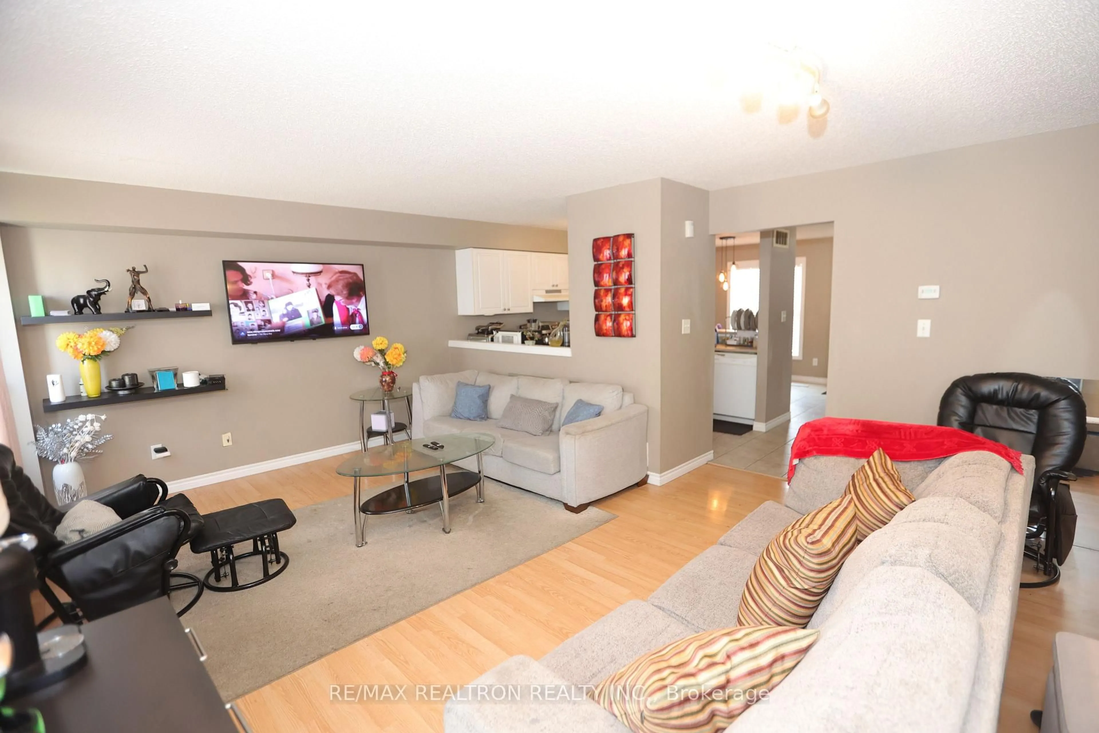 Living room with furniture, unknown for 600 SARNIA Rd #18, London North Ontario N6G 5M4