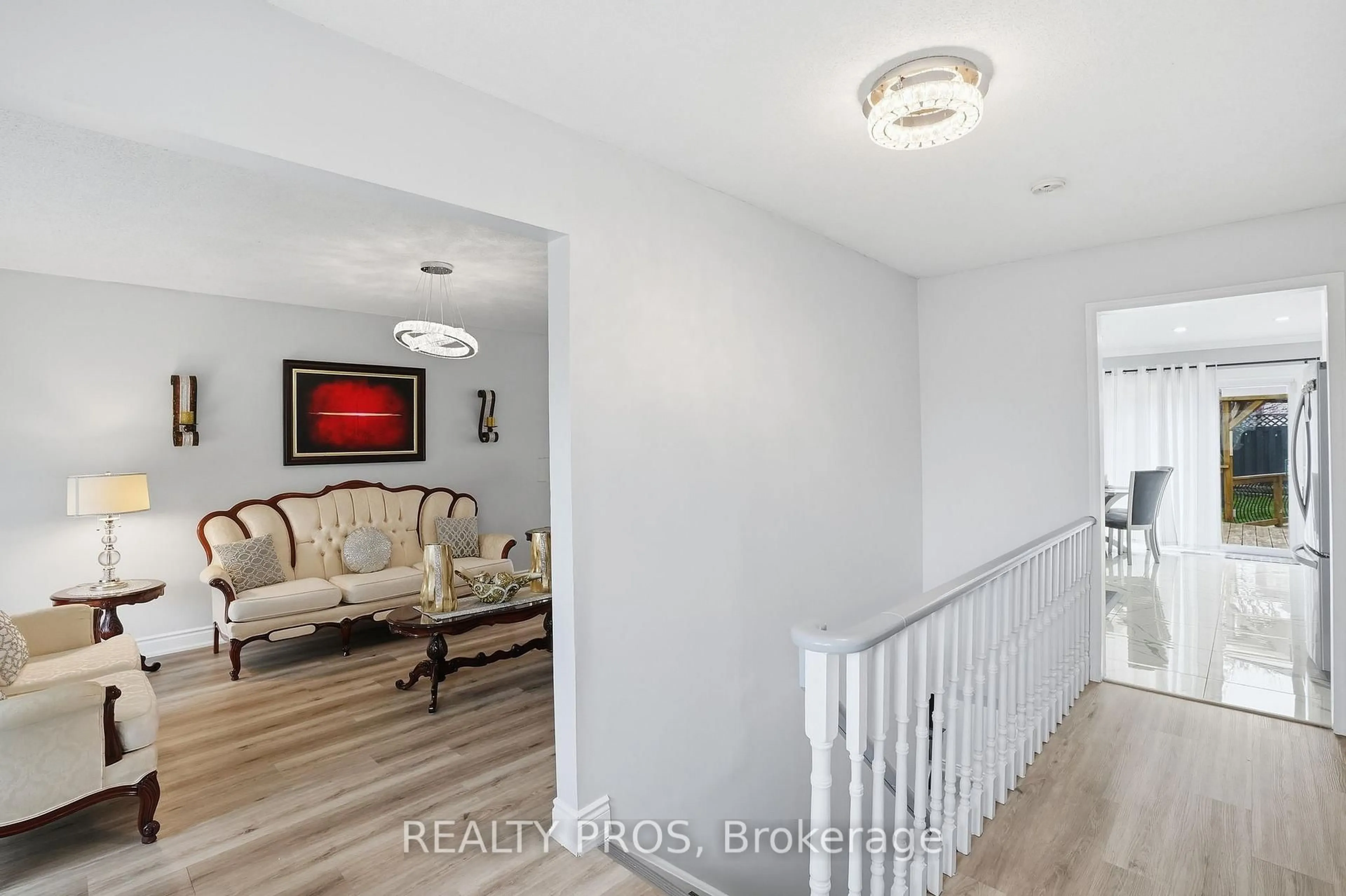Indoor entryway for 38 Pebble Beach Crt, Woodstock Ontario N4S 8X2