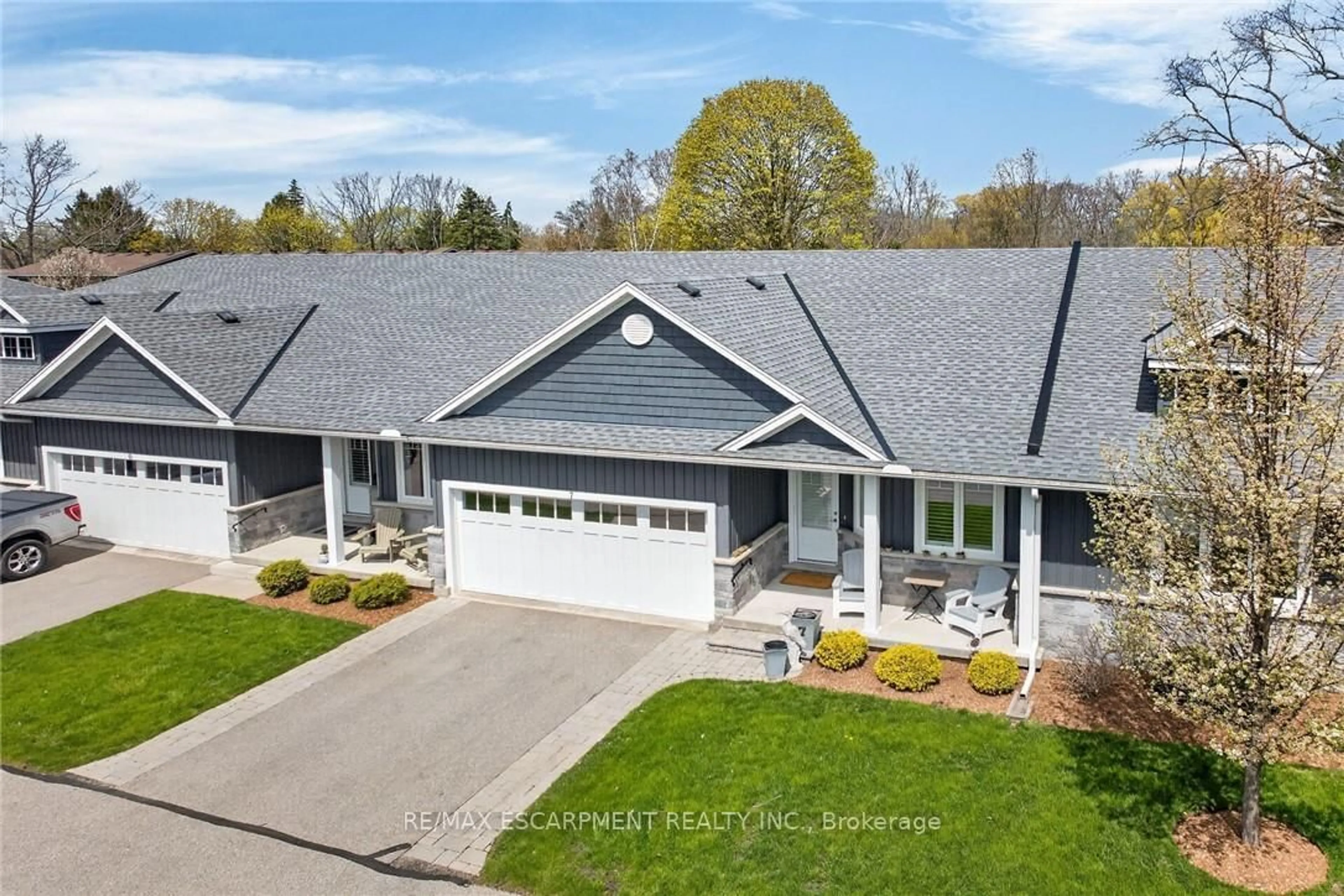 A pic from outside/outdoor area/front of a property/back of a property/a pic from drone, unknown for 418 Nelson St #7, Norfolk Ontario N0A 1N4
