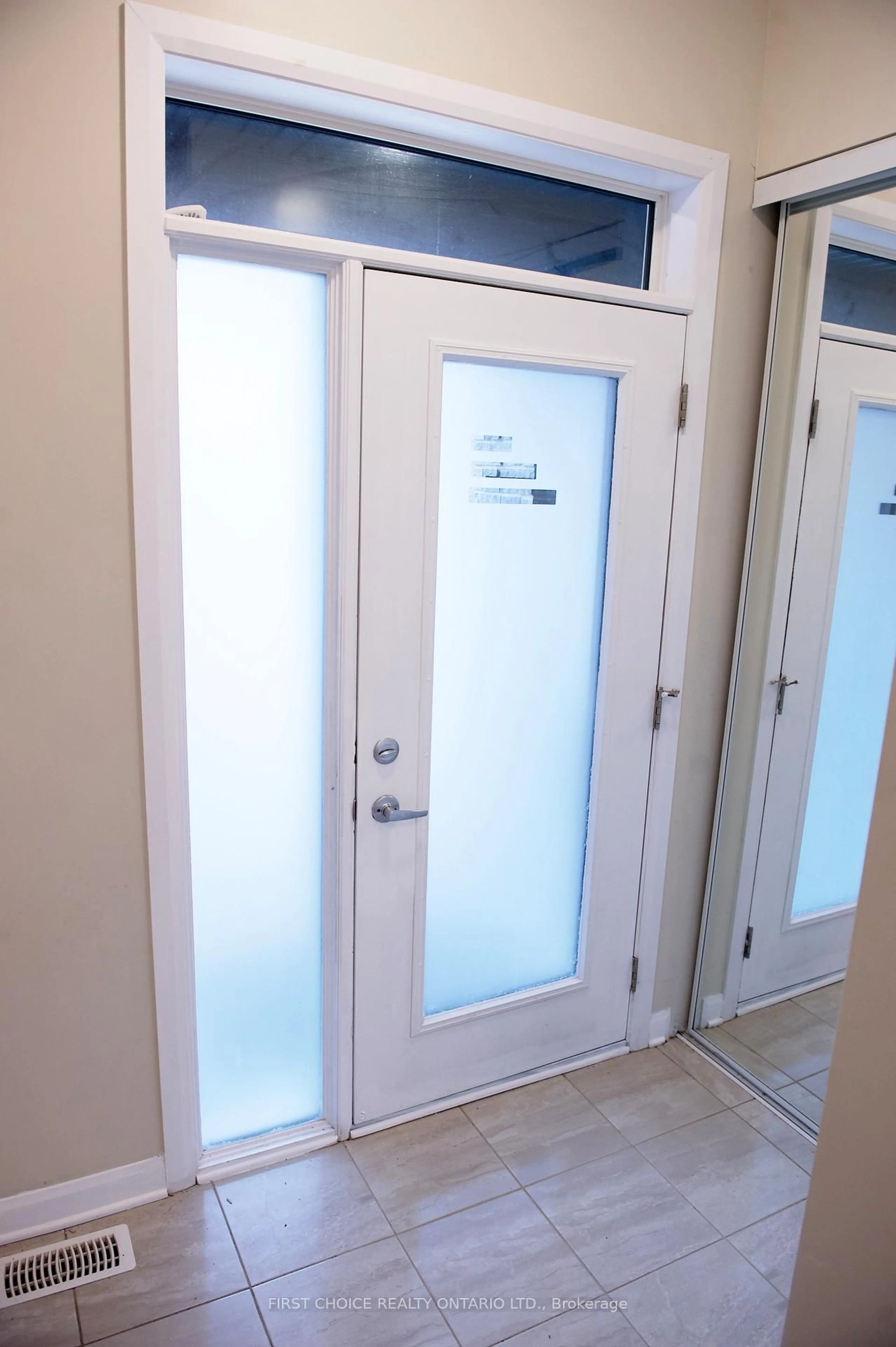 Indoor entryway for 222 Geyser Pl, Ottawa Ontario K2J 6P1