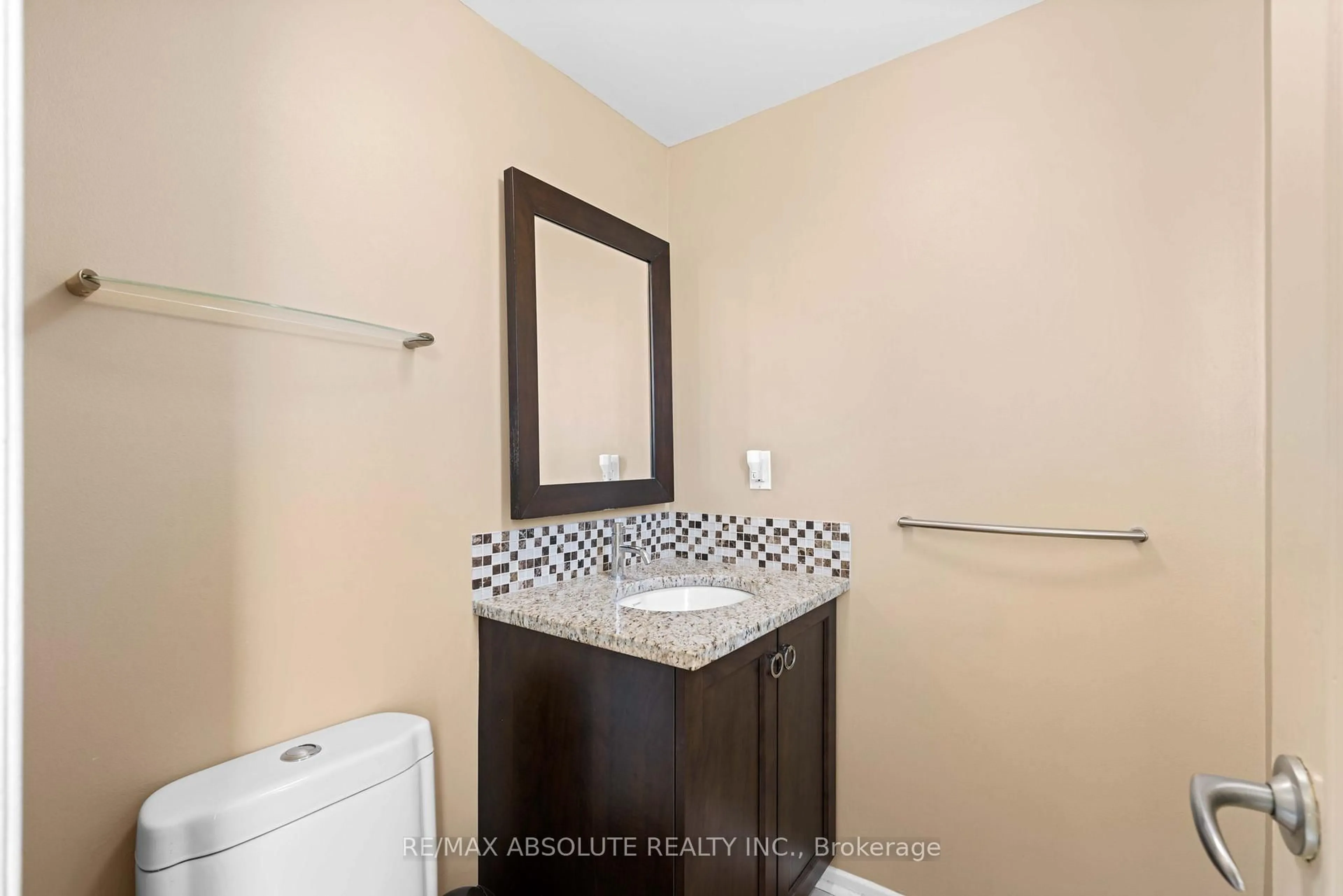 Standard bathroom, unknown for 29C Varley Dr #C, Ottawa Ontario K2K 1G4
