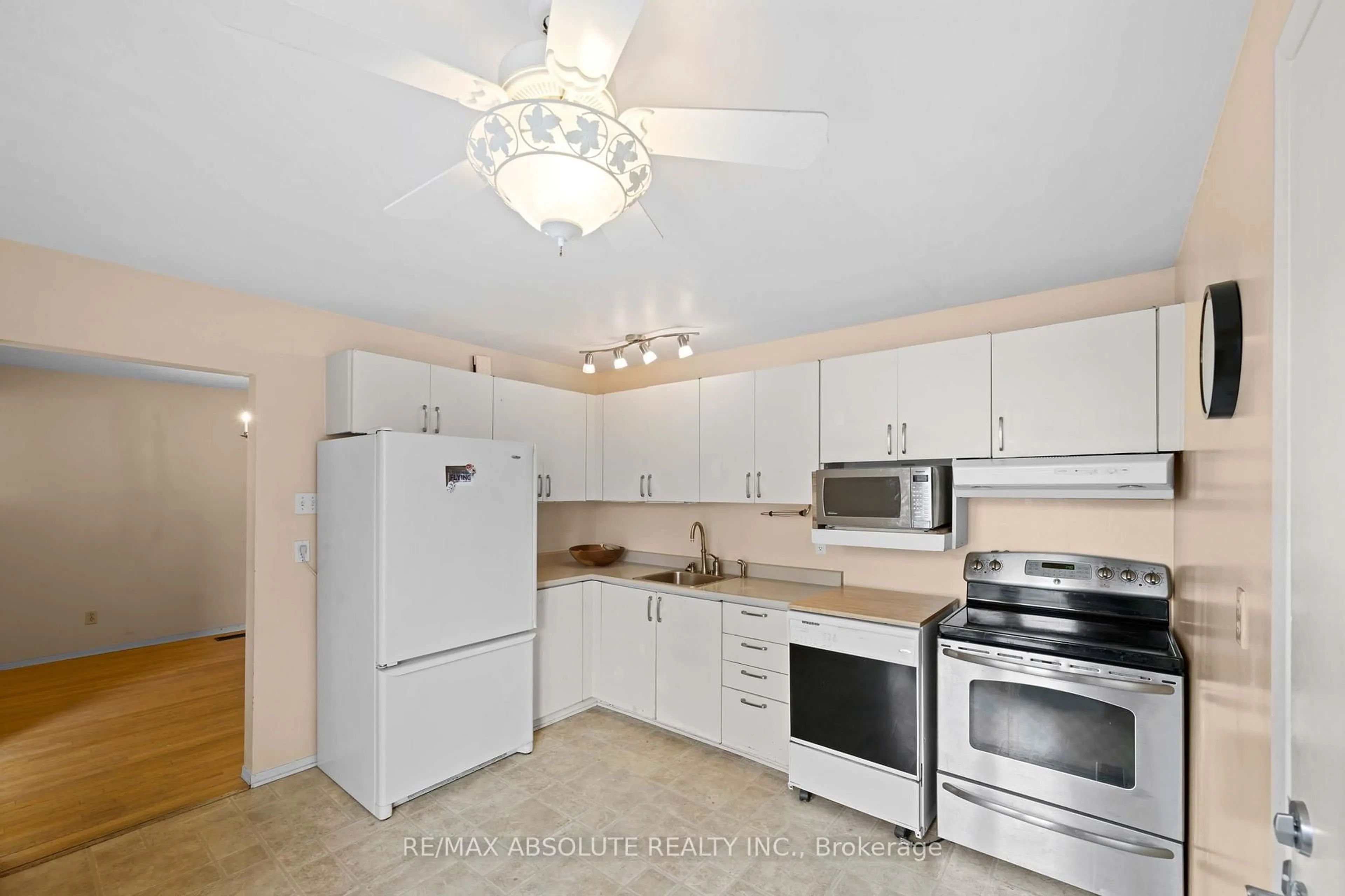 Standard kitchen, unknown for 29C Varley Dr #C, Ottawa Ontario K2K 1G4