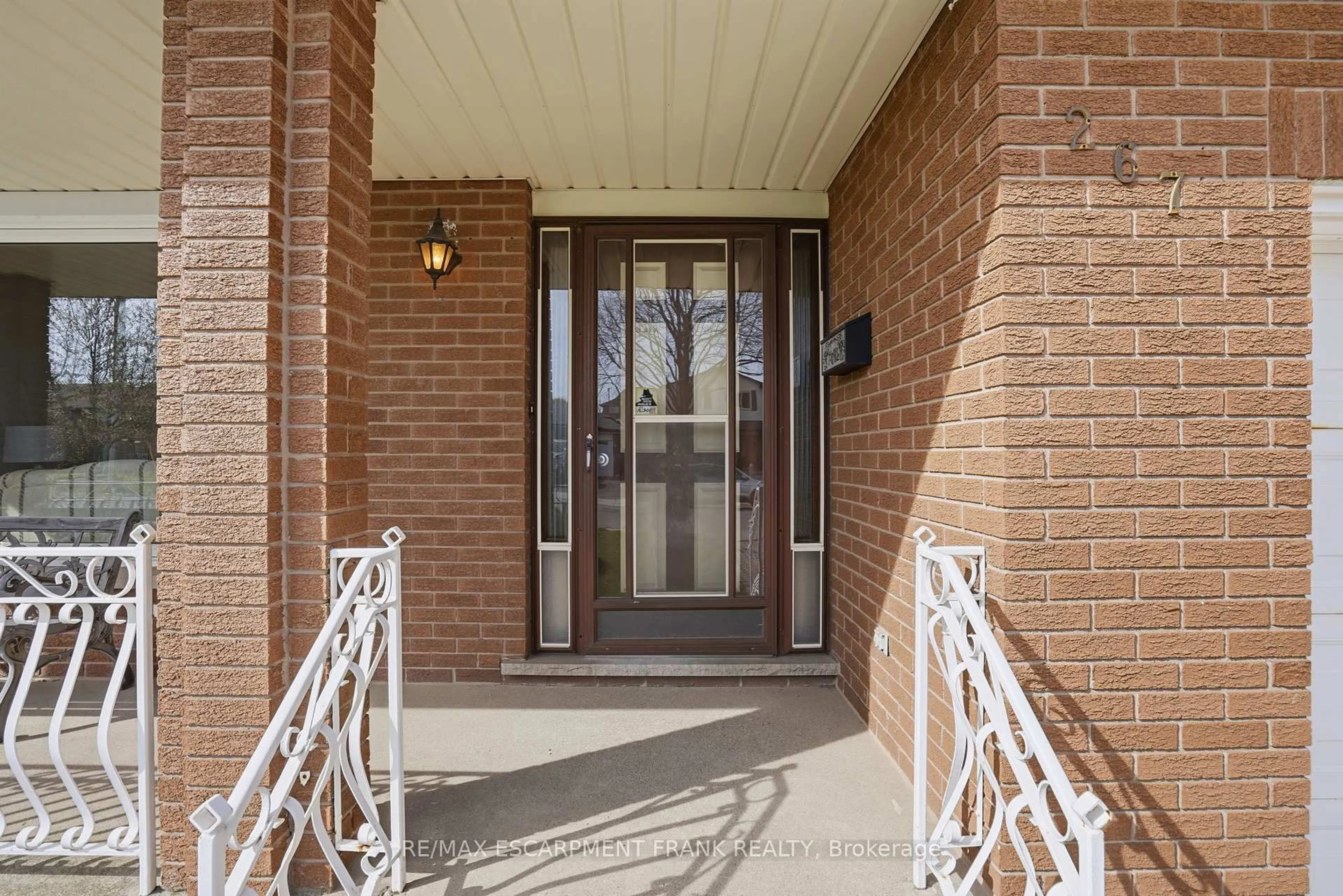 Indoor entryway for 267 GREENCEDAR Dr, Hamilton Ontario L9C 6S2