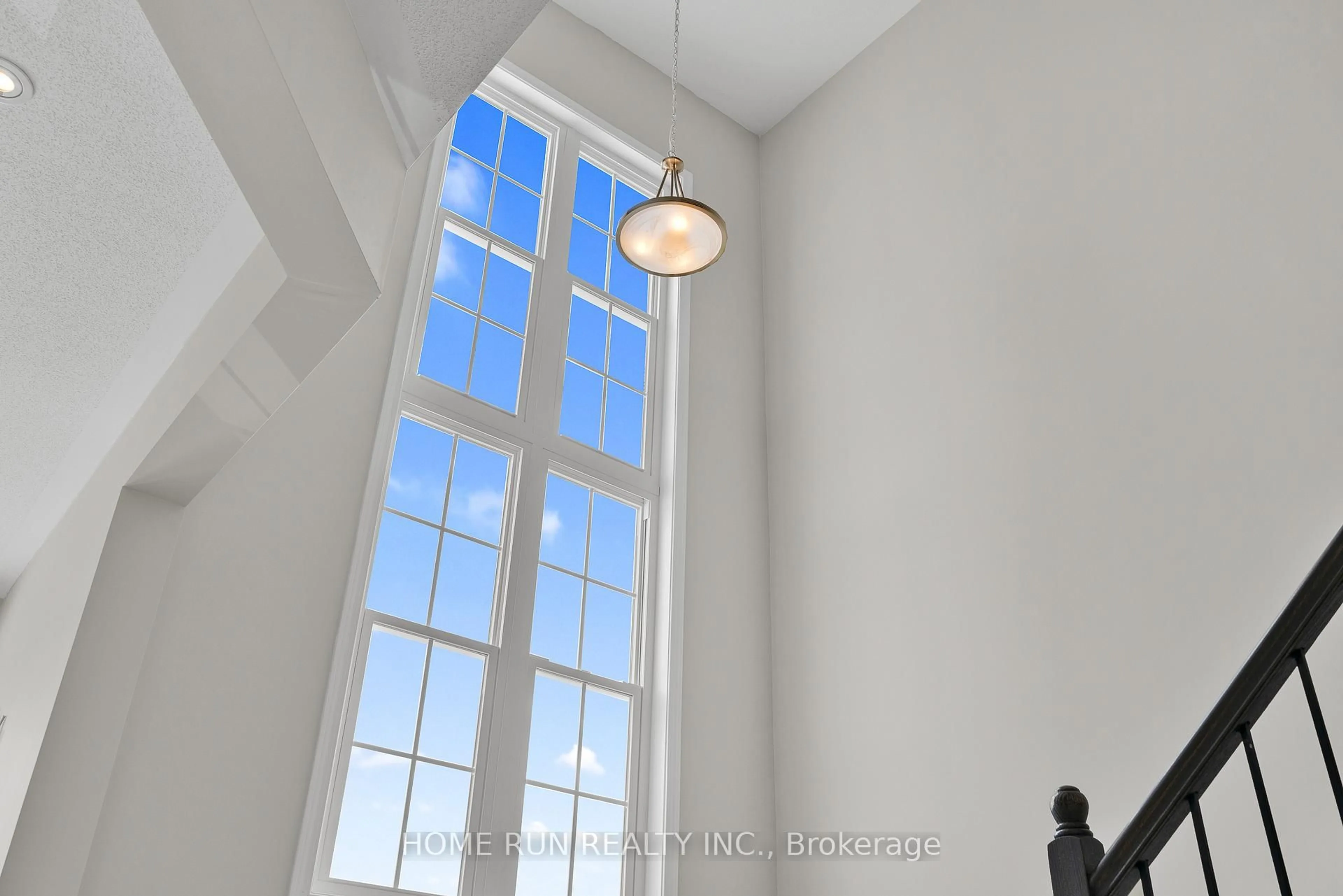 Indoor foyer for 142 Battersea Cres, Kanata Ontario K2T 0C5