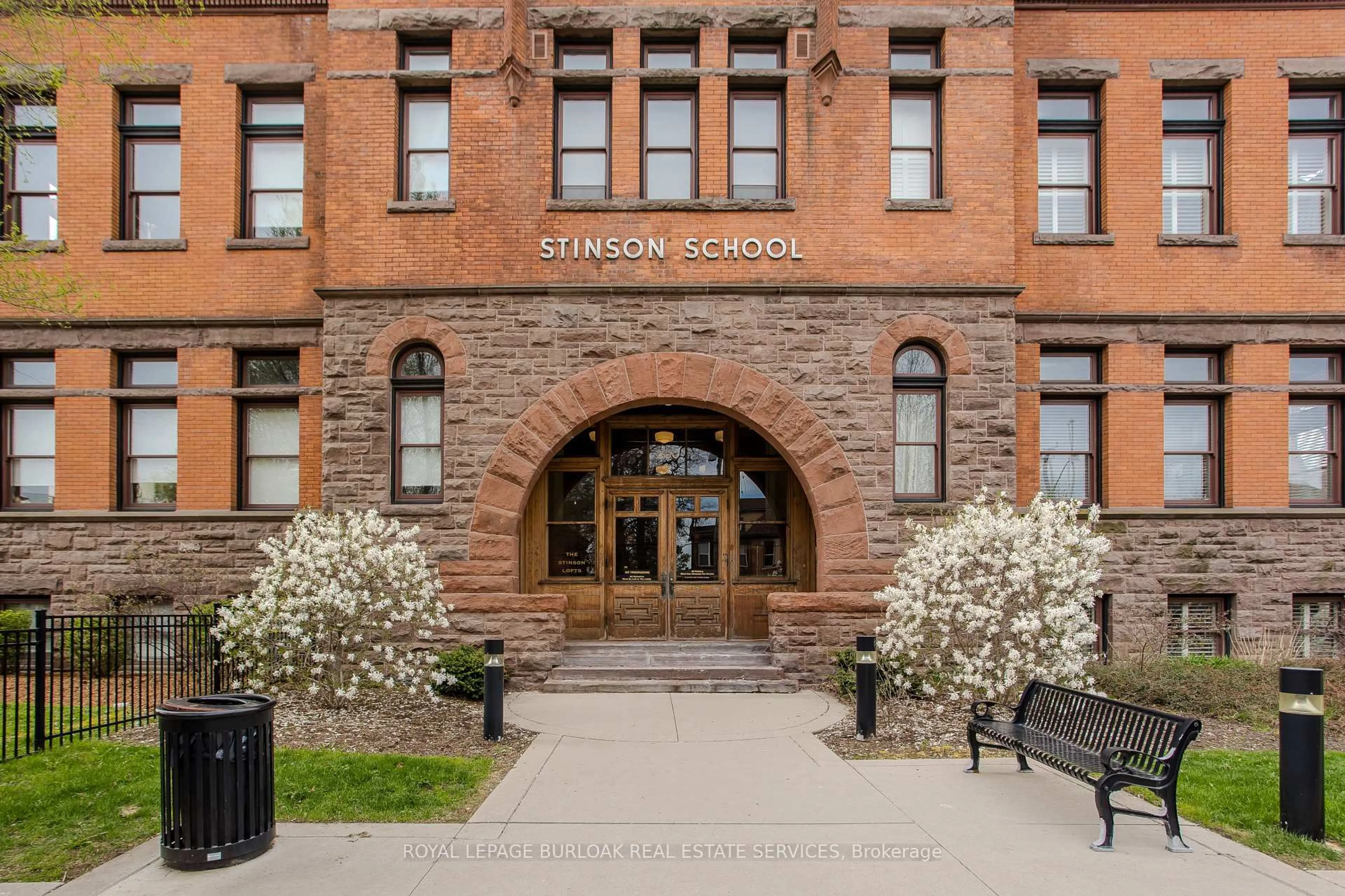 Indoor foyer for 200 Stinson St #16, Hamilton Ontario L8N 4J5