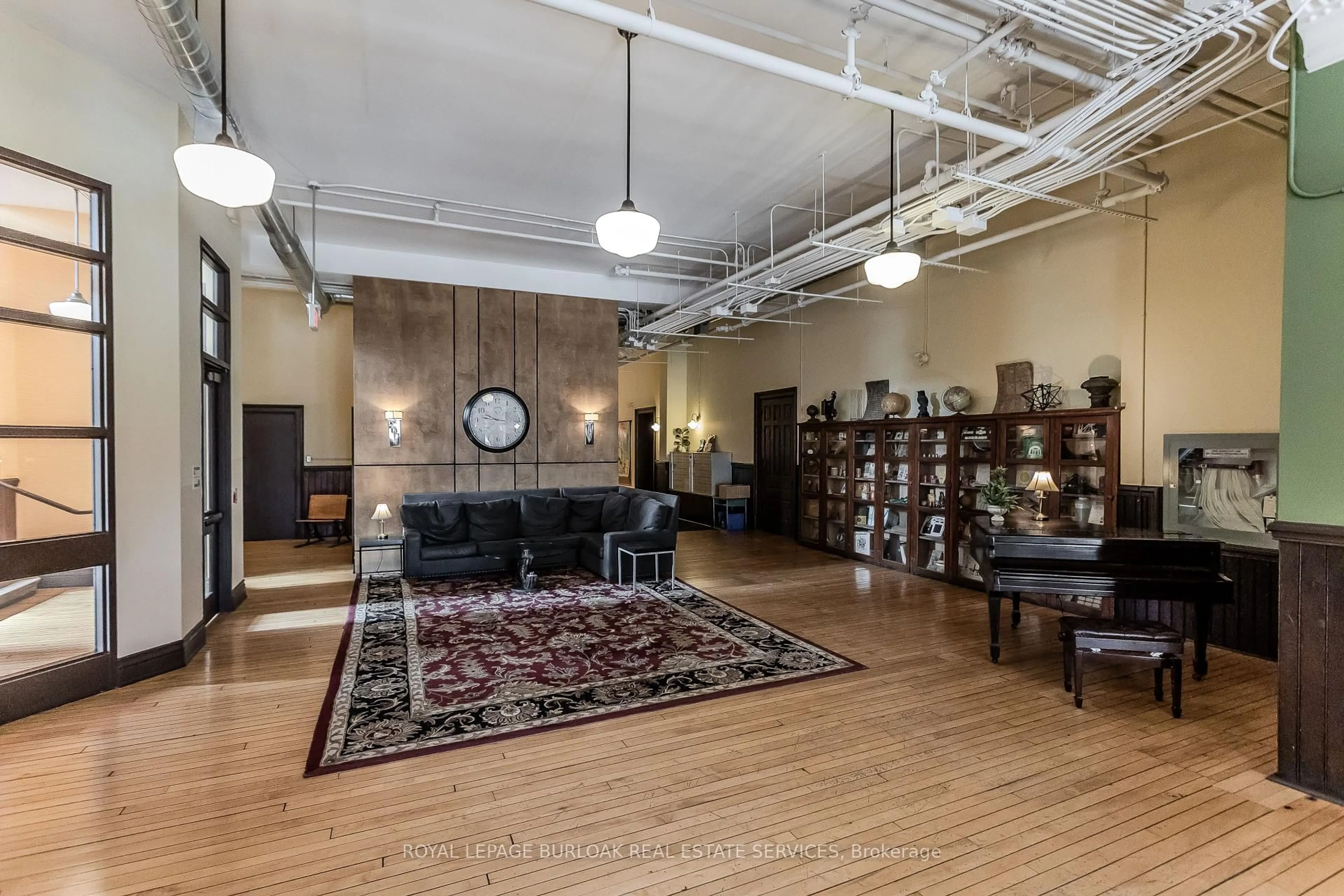 Indoor foyer for 200 Stinson St #16, Hamilton Ontario L8N 4J5