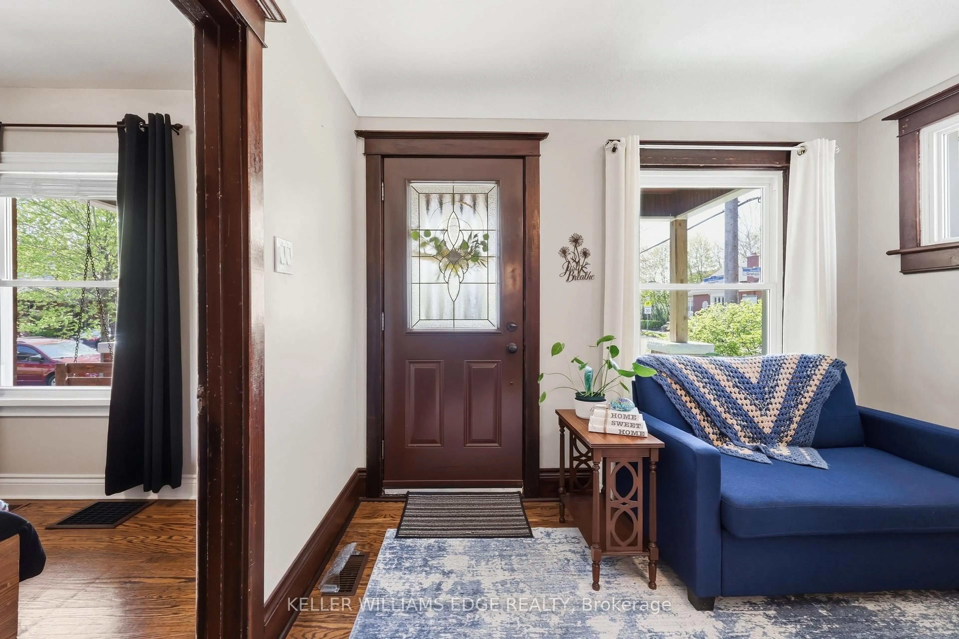 Indoor entryway for 74 Graham Ave, Hamilton Ontario L8K 2M1