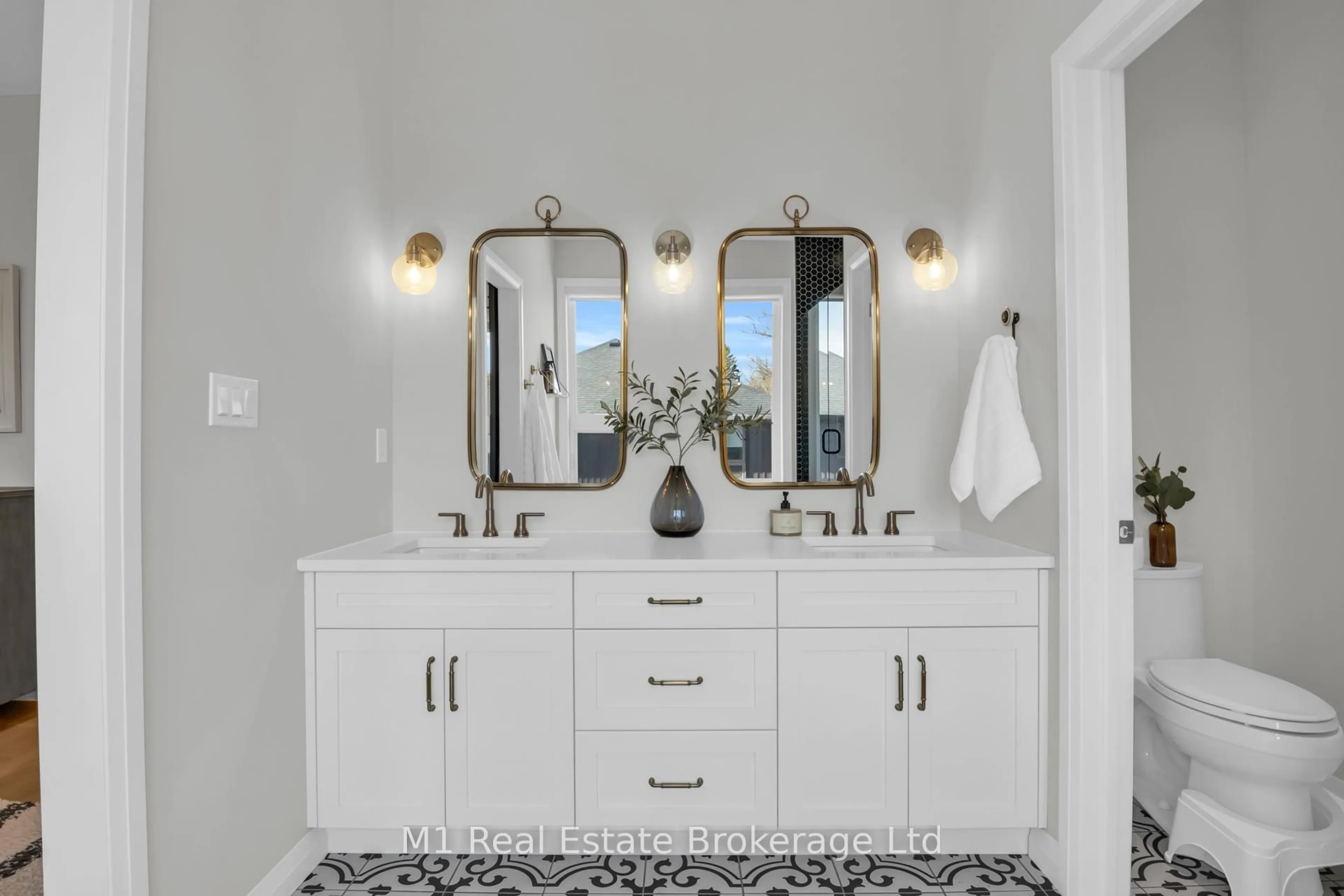 Contemporary bathroom, ceramic/tile floor for 25 Creekside Terr, Centre Wellington Ontario N1M 0H4