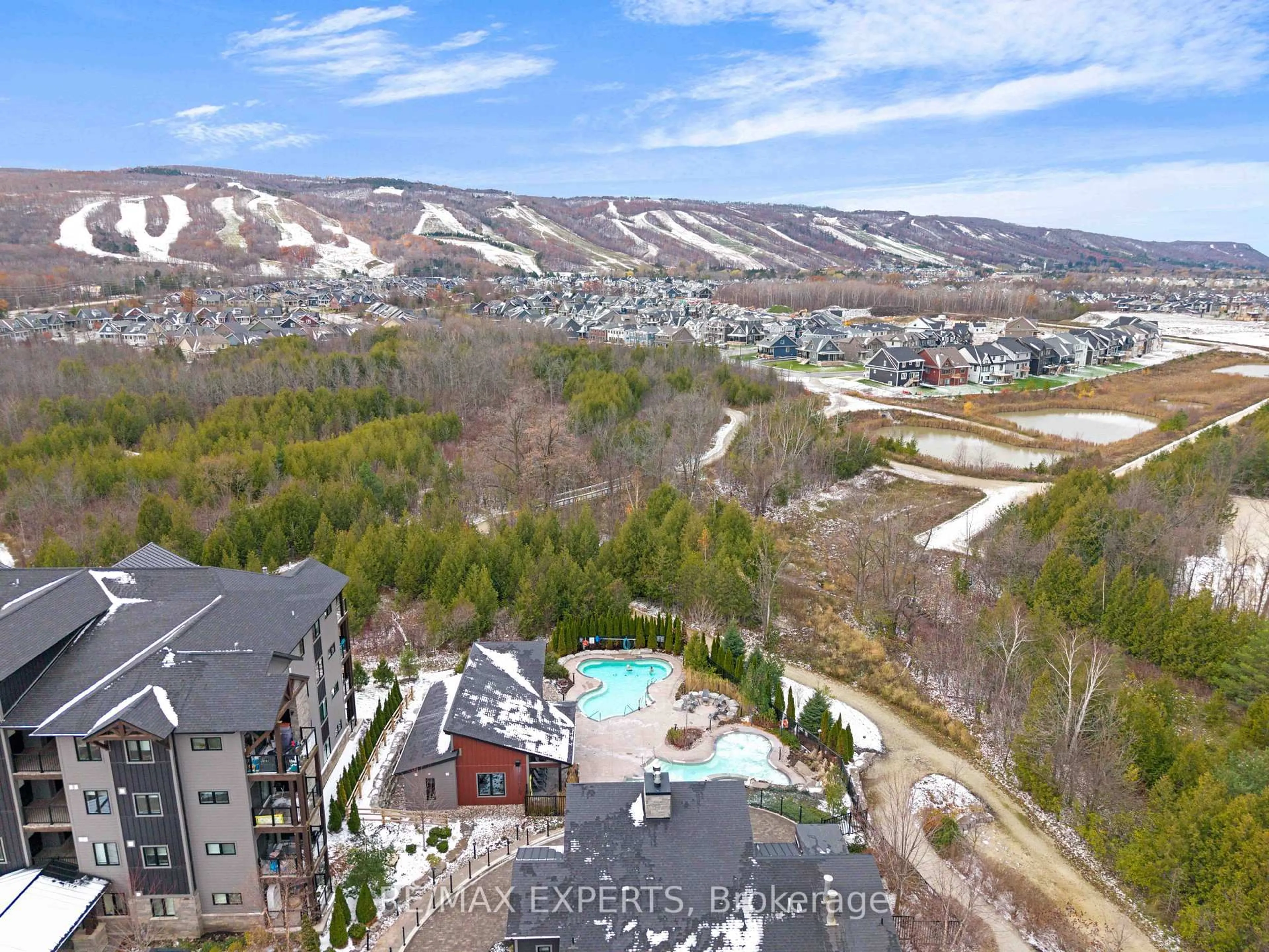 A pic from outside/outdoor area/front of a property/back of a property/a pic from drone, mountain view for 22 Beckwith Lane #101, Blue Mountains Ontario L9Y 3B6