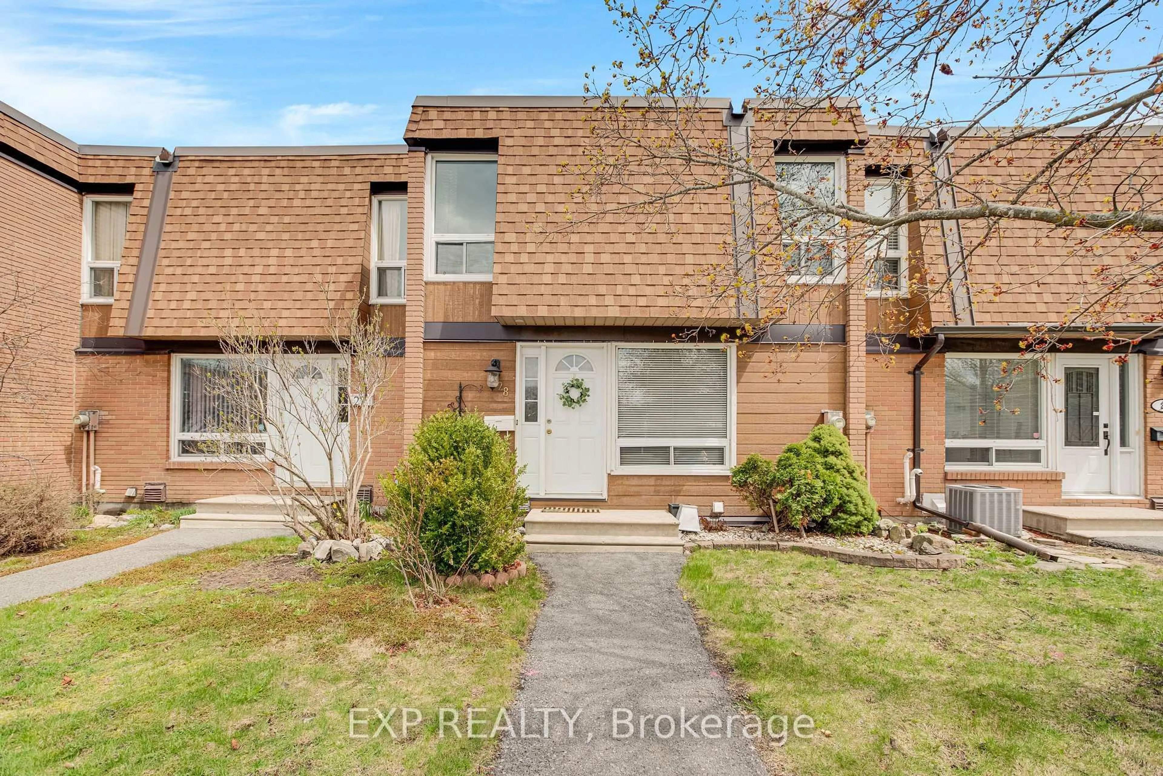 A pic from outside/outdoor area/front of a property/back of a property/a pic from drone, street for 3565 Downpatrick Rd #28, Ottawa Ontario K1V 8T3
