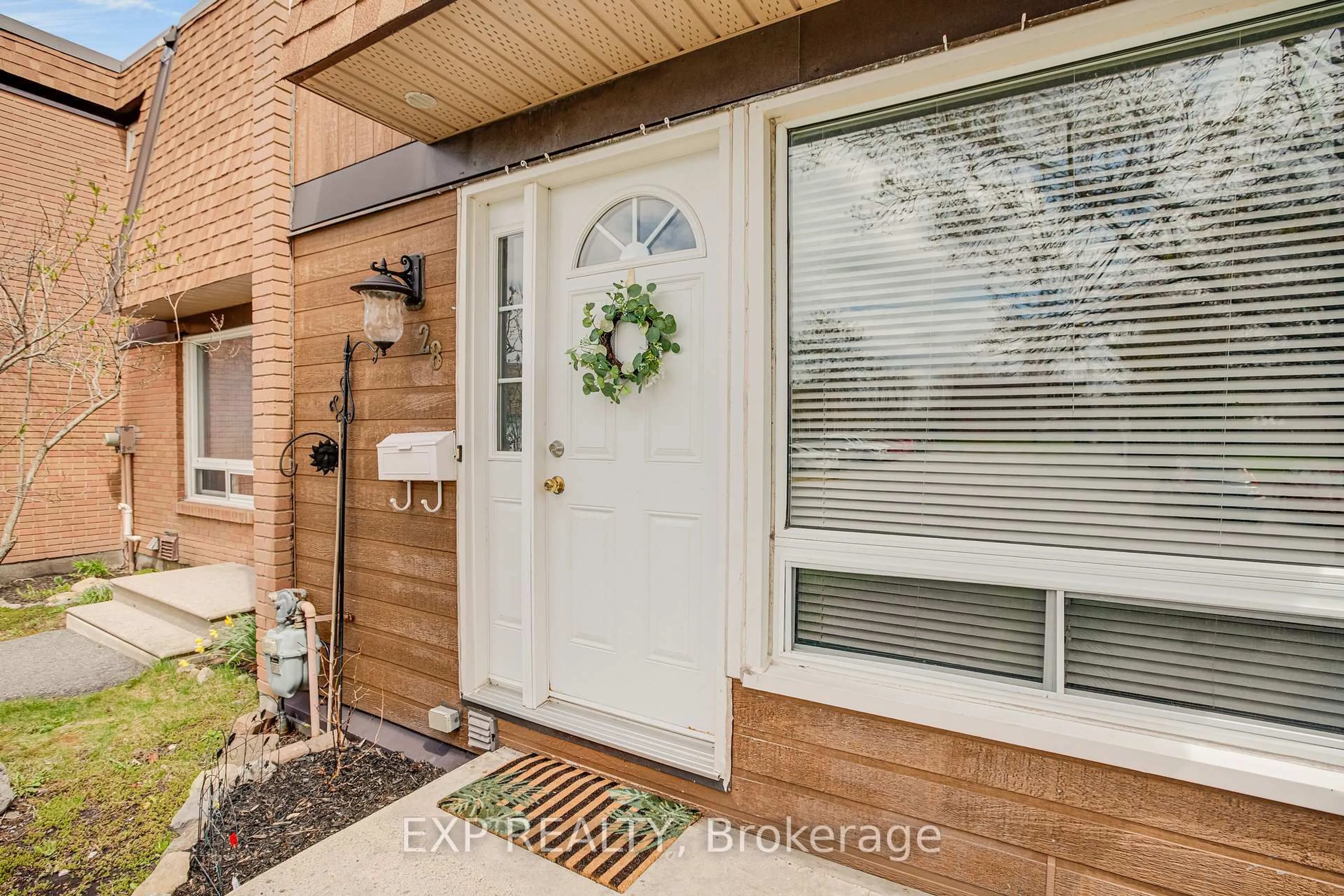 Indoor entryway for 3565 Downpatrick Rd #28, Ottawa Ontario K1V 8T3
