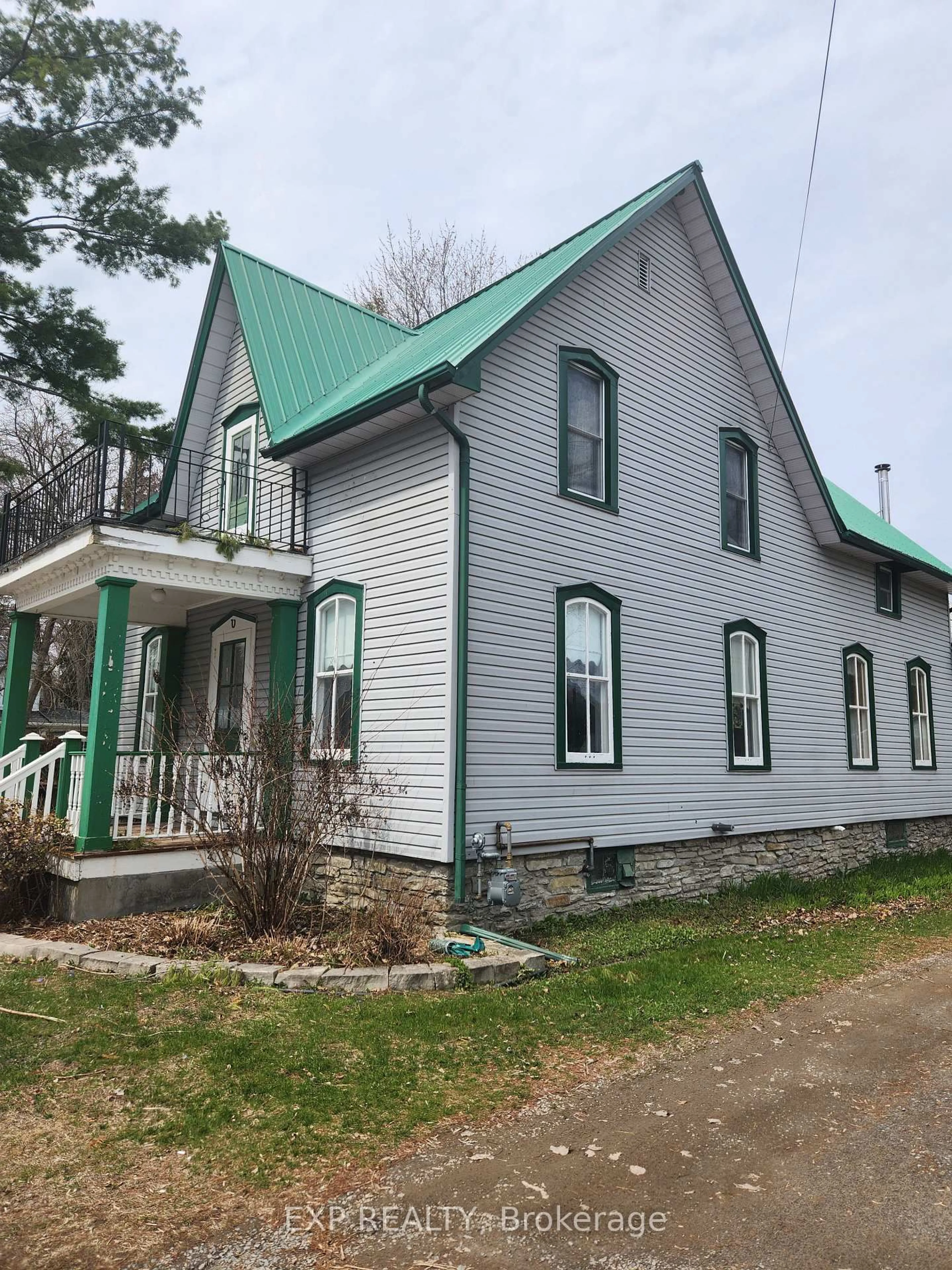 Home with vinyl exterior material, building for 10577 Moun Main St, North Dundas Ontario K0E 1W0