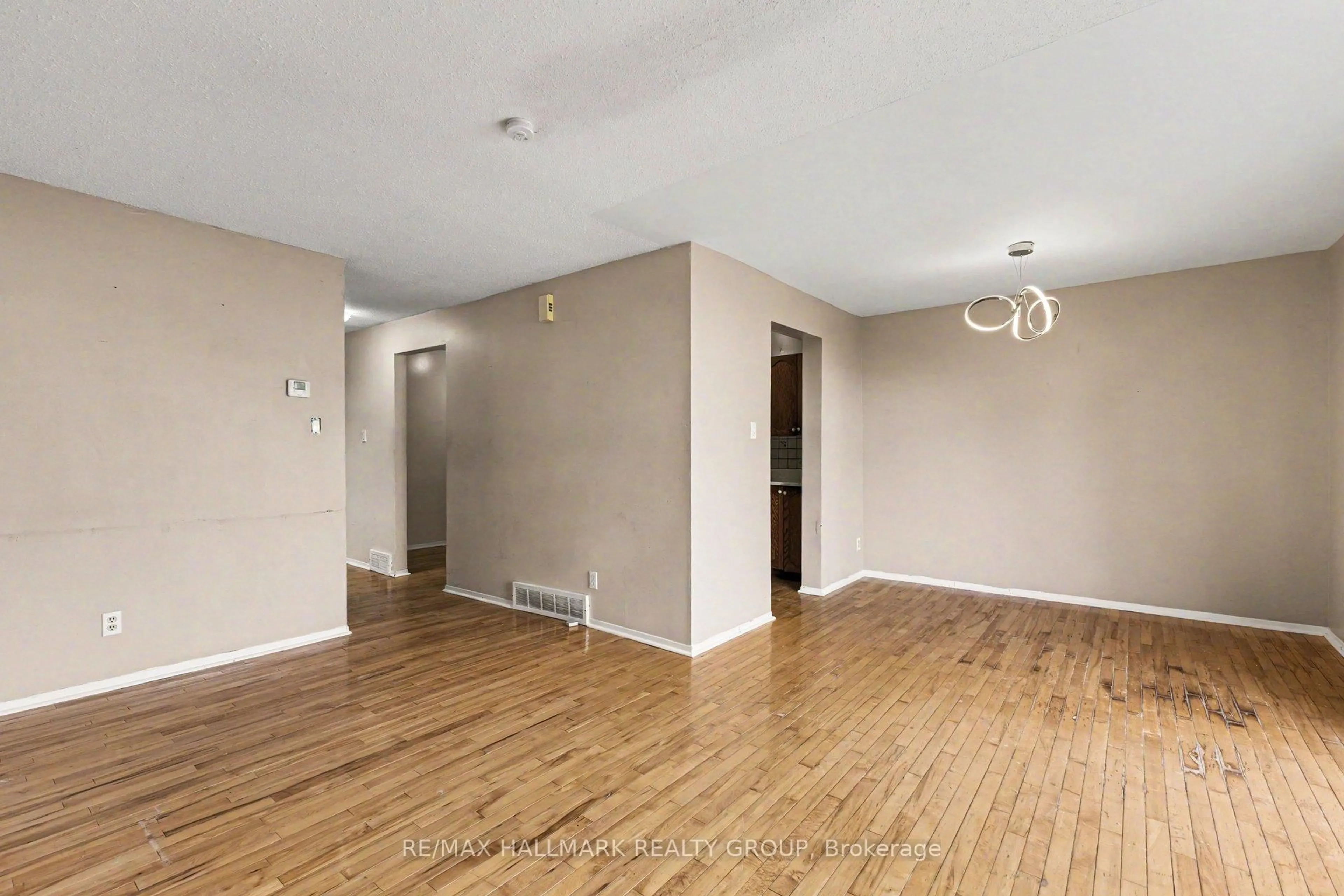 A pic of a room for 16 Sunridge Lane, Ottawa Ontario K2J 2N8