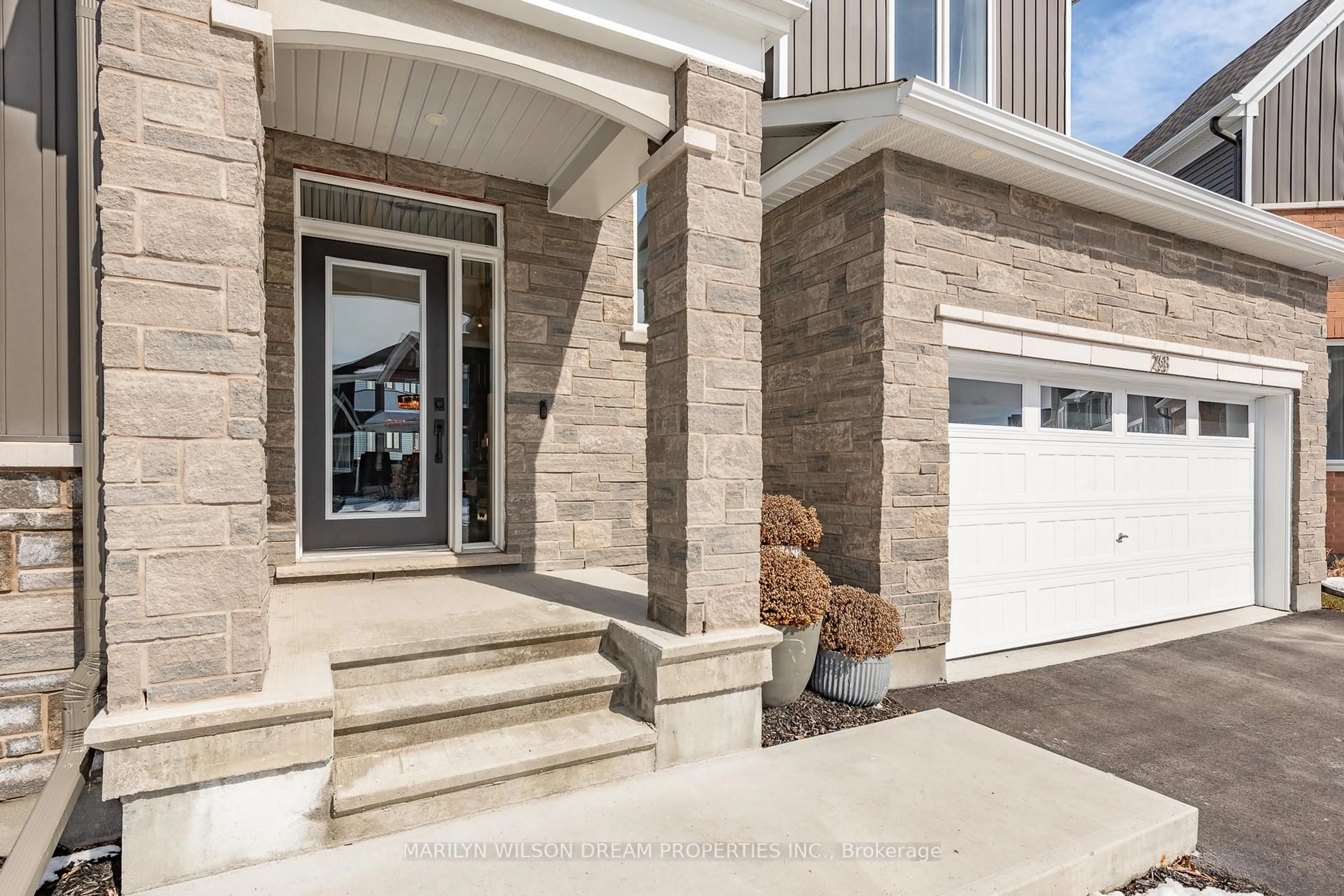 Unknown for 758 Vennecy Terr, Ottawa Ontario K1W 0M8