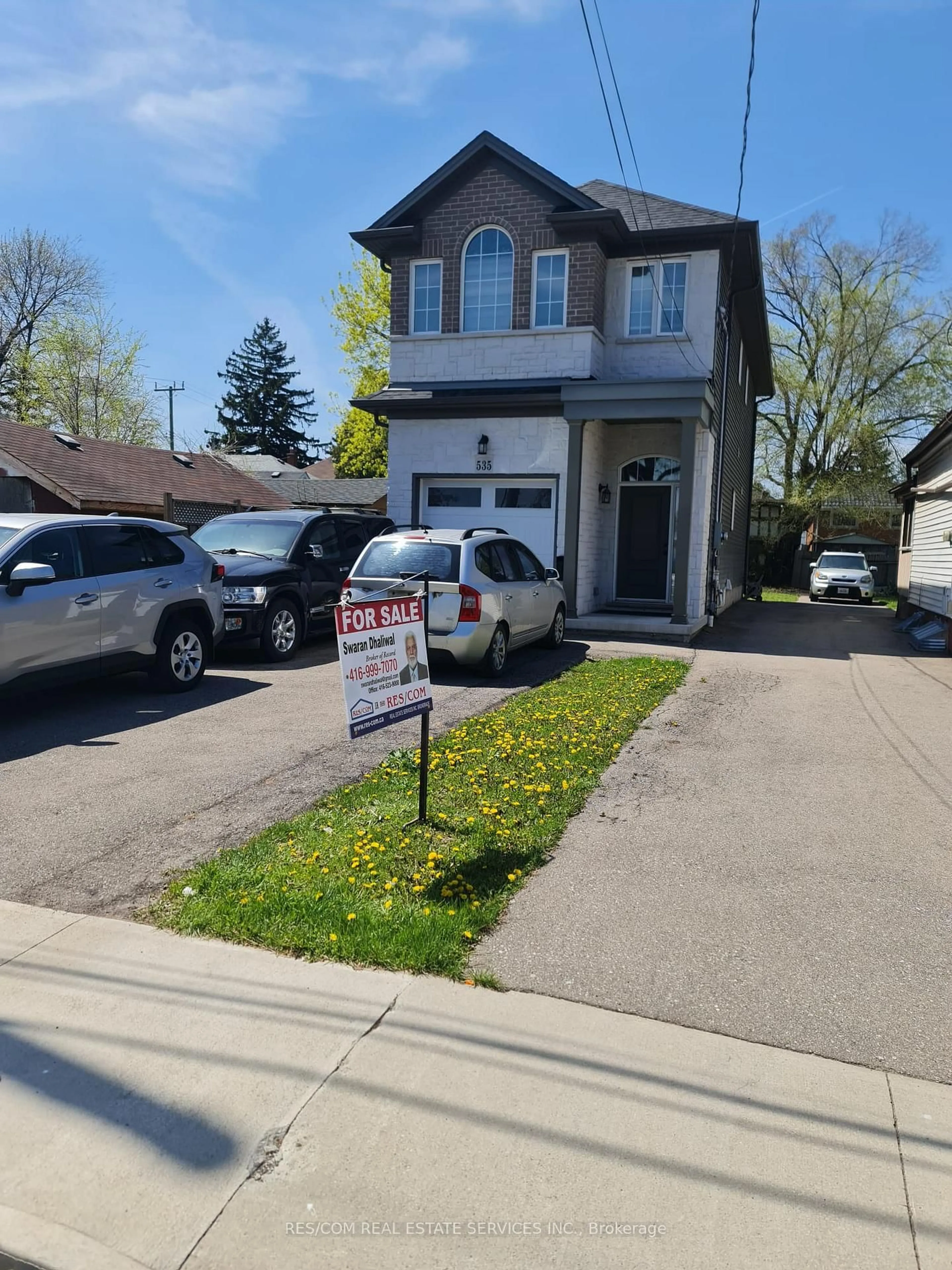 Home with vinyl exterior material, street for 535 Quebec St, Hamilton Ontario L8H 6V3