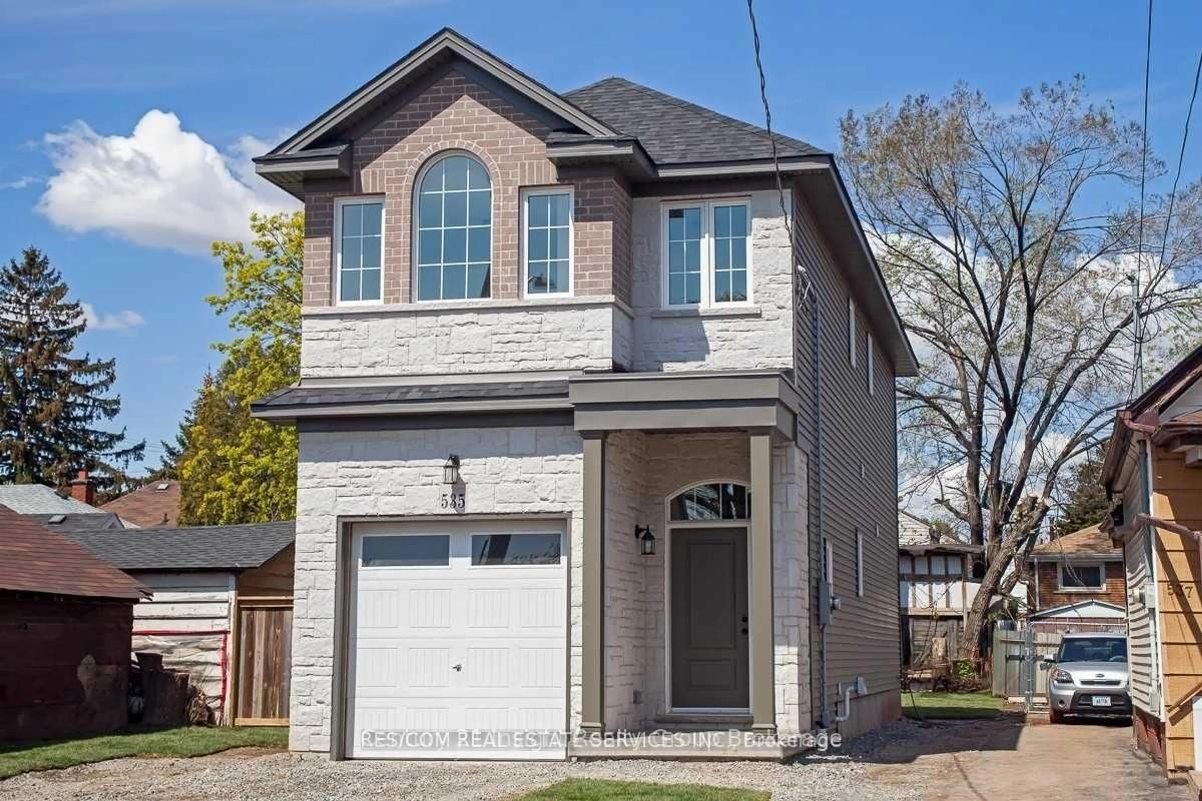 Home with brick exterior material, street for 535 Quebec St, Hamilton Ontario L8H 6V3