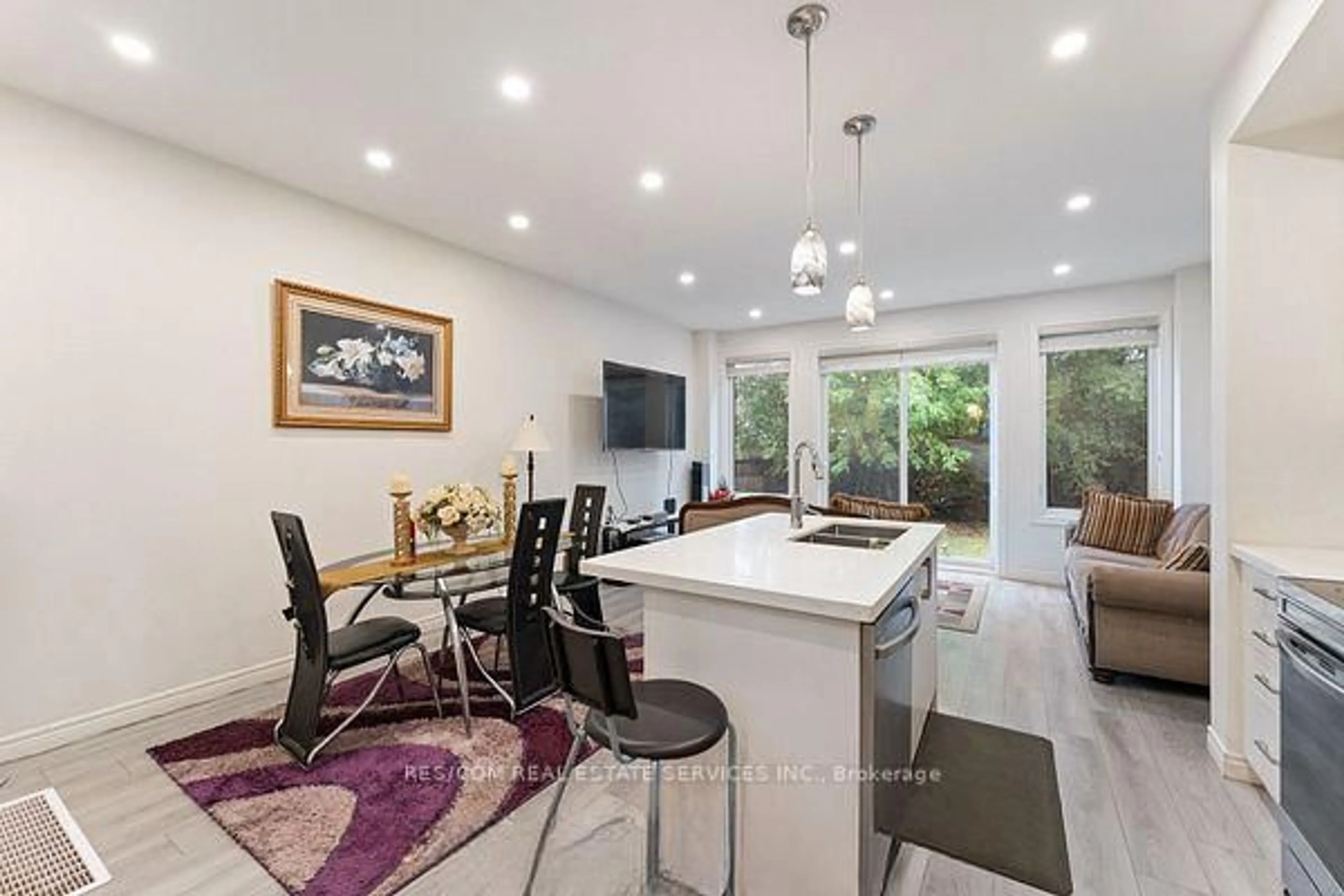 Open concept kitchen, ceramic/tile floor for 535 Quebec St, Hamilton Ontario L8H 6V3