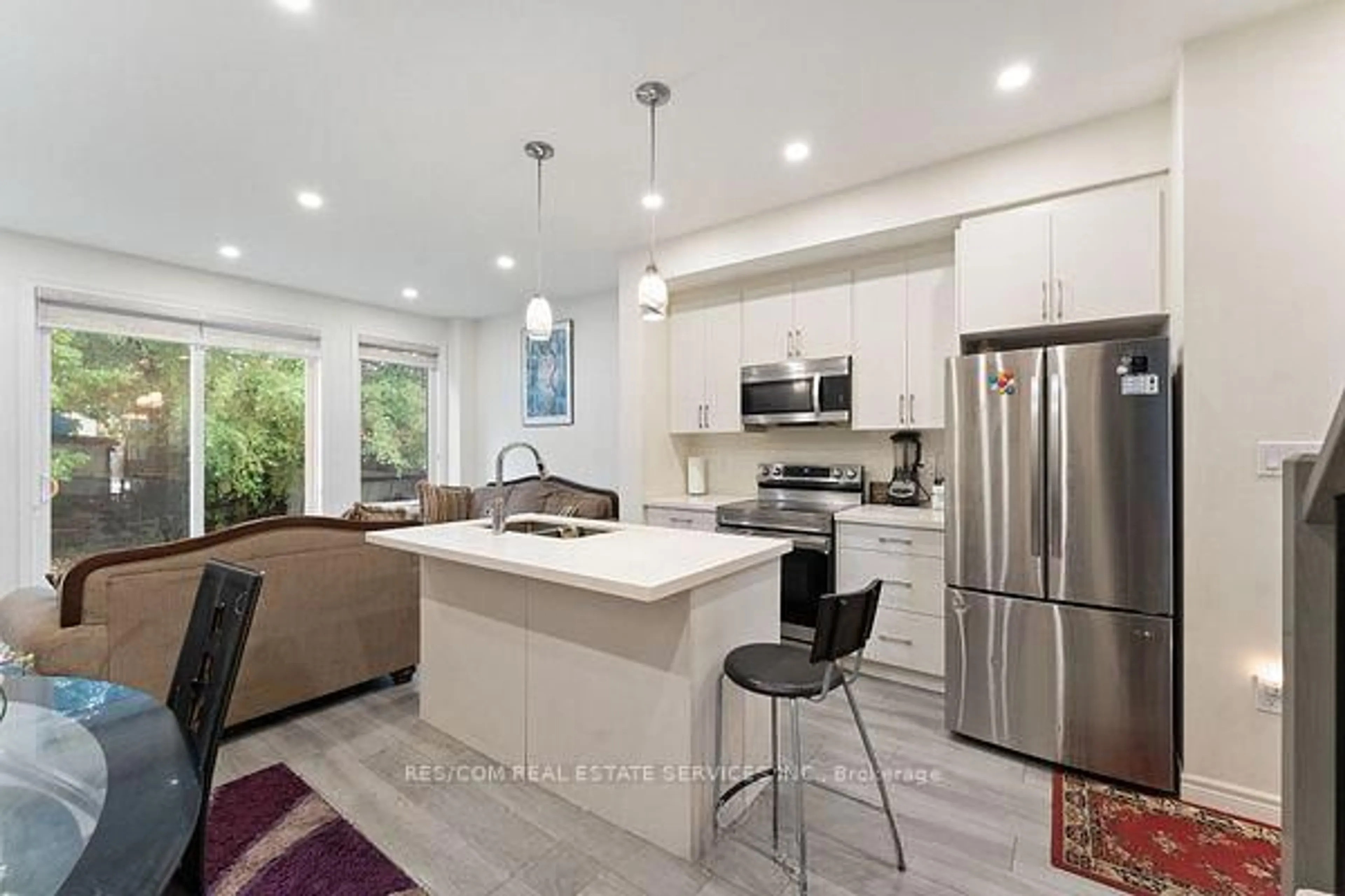 Open concept kitchen, ceramic/tile floor for 535 Quebec St, Hamilton Ontario L8H 6V3