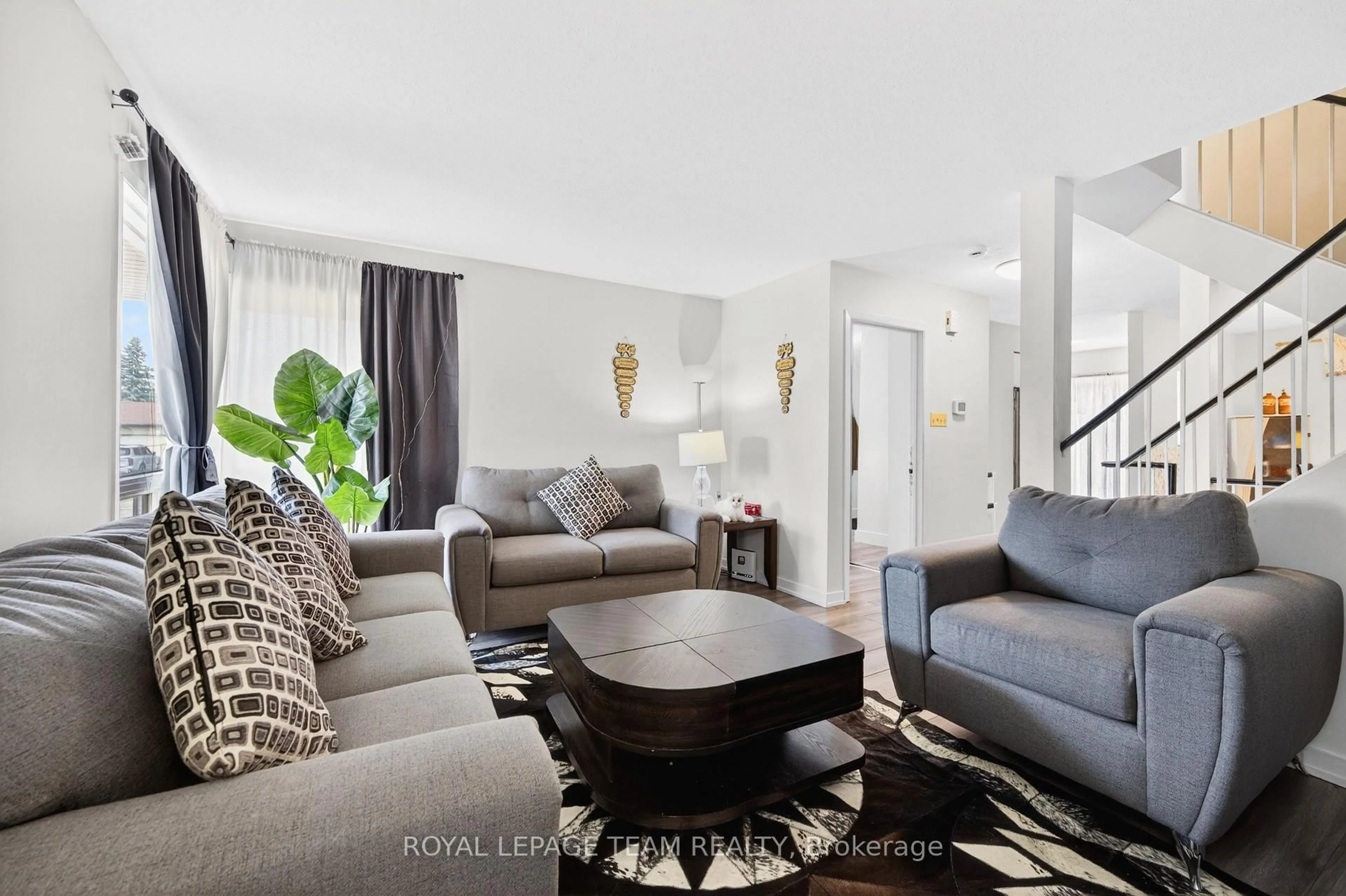 Living room with furniture, unknown for 1631 Saxony Cres, Ottawa Ontario K1B 5K8