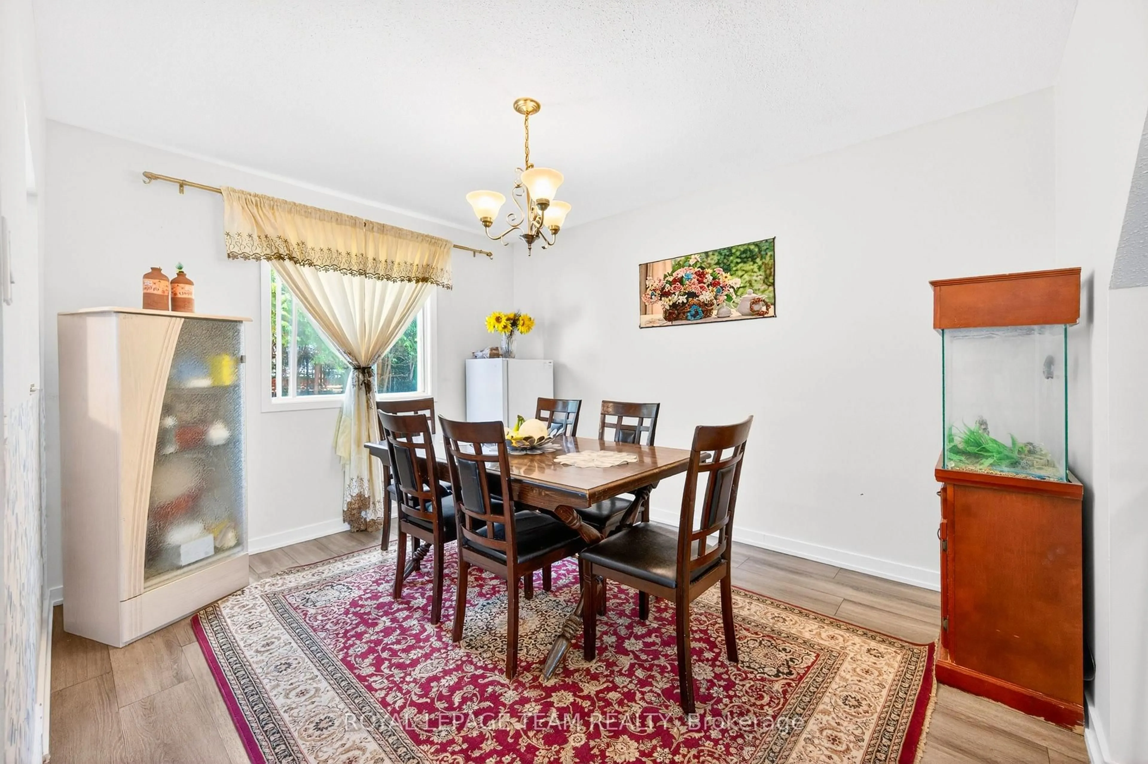 Dining room, unknown for 1631 Saxony Cres, Ottawa Ontario K1B 5K8