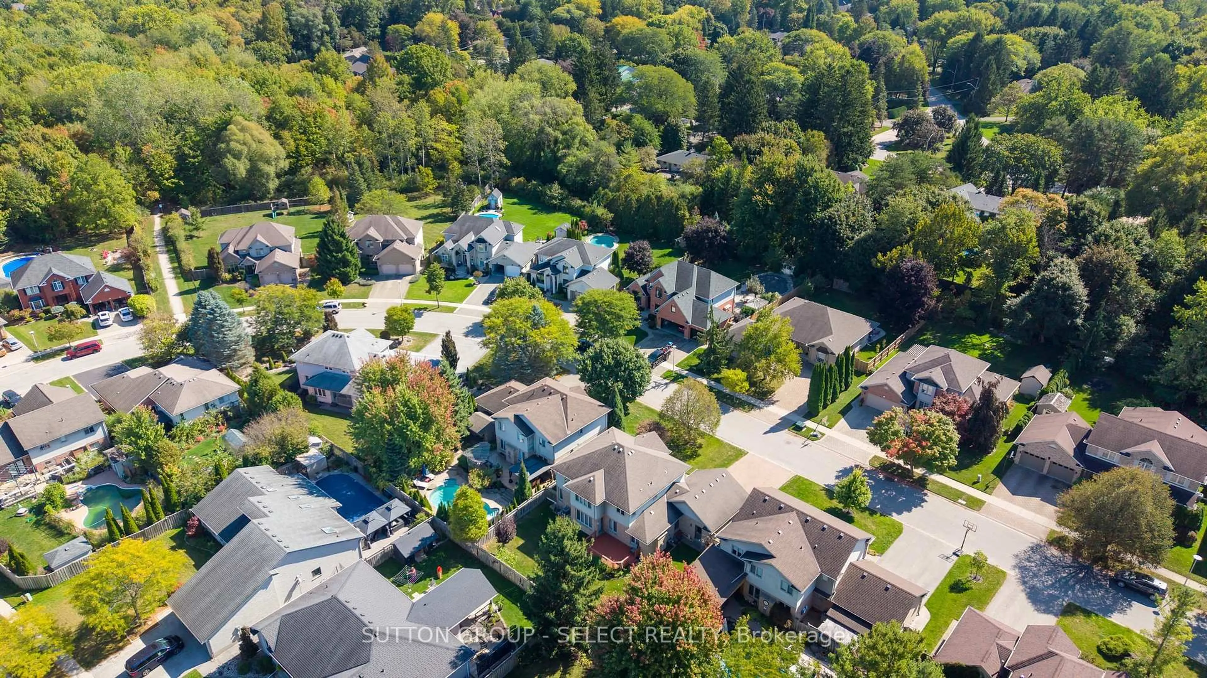 A pic from outside/outdoor area/front of a property/back of a property/a pic from drone, street for 15 Marcus Cres, London North Ontario N6G 4Y9