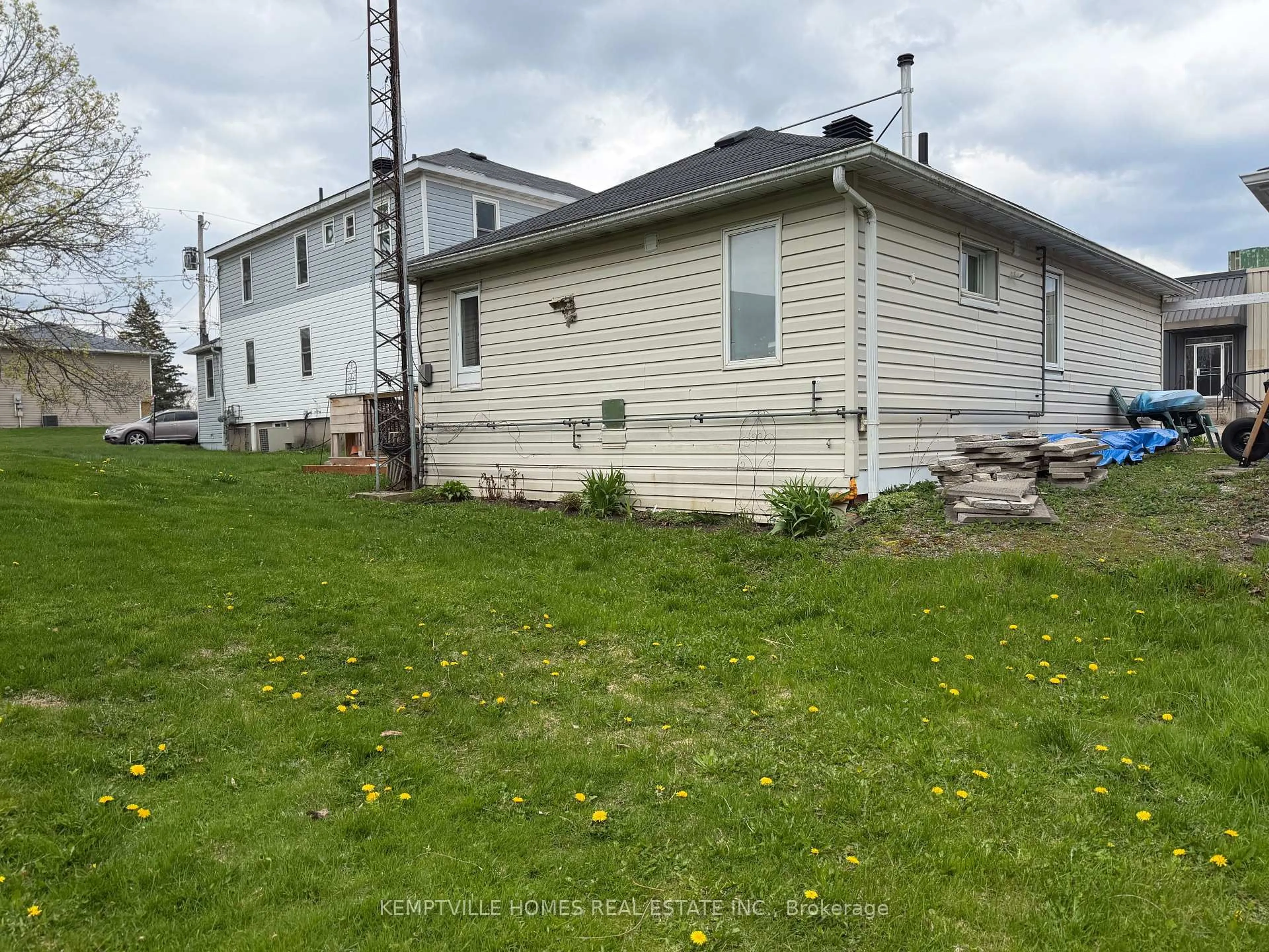 Unknown for 803 St Lawrence St, Prescott Ontario K0E 1T0