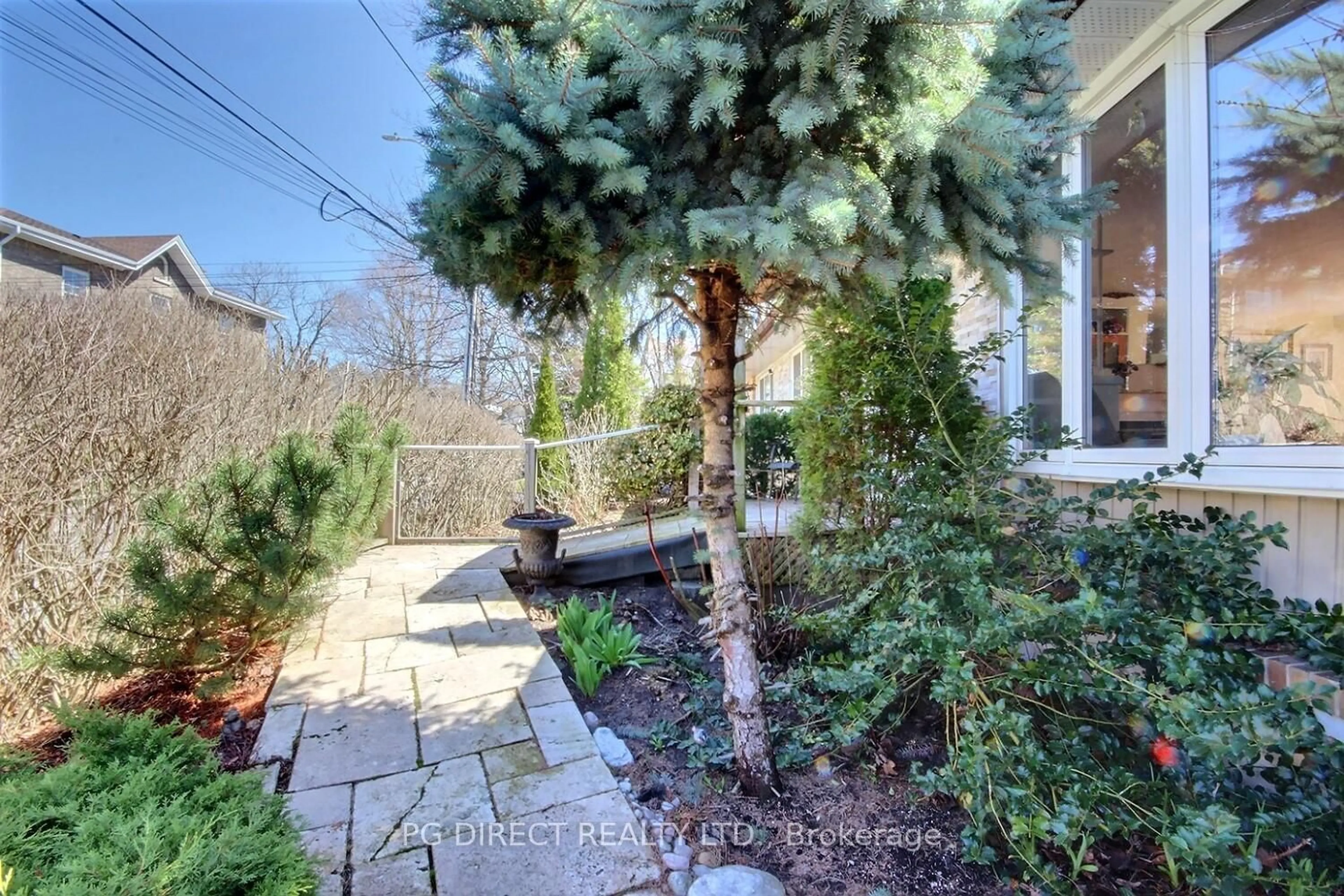 Patio, street for 105 Anne St, Cobourg Ontario K9A 1G4