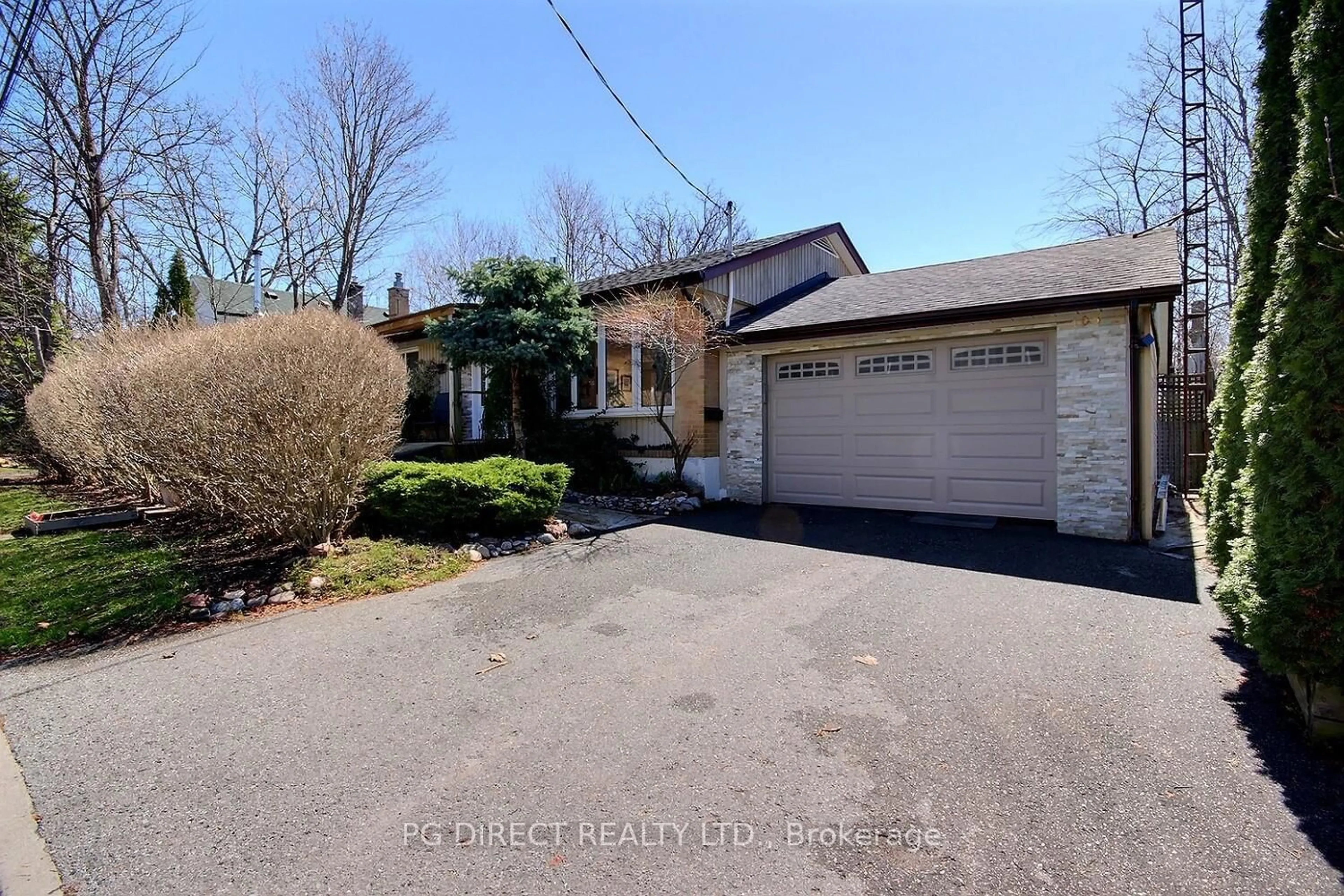 A pic from outside/outdoor area/front of a property/back of a property/a pic from drone, street for 105 Anne St, Cobourg Ontario K9A 1G4