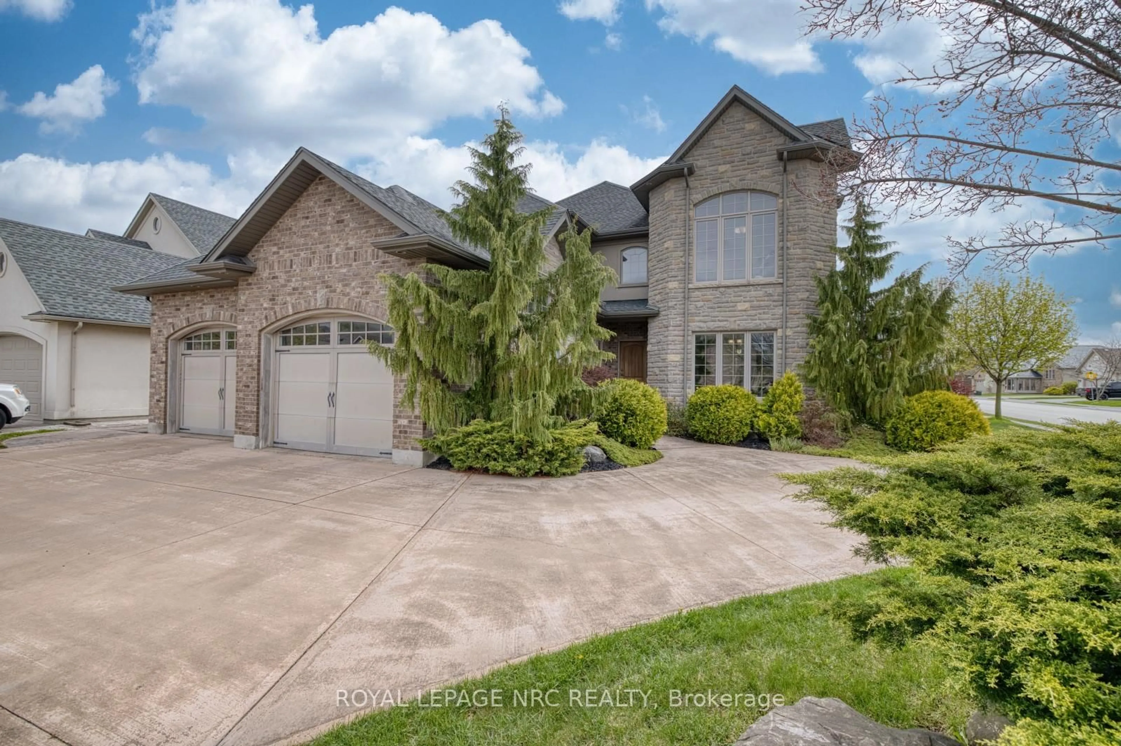 Home with brick exterior material, street for 8479 Forestview Blvd, Niagara Falls Ontario L2H 0B2
