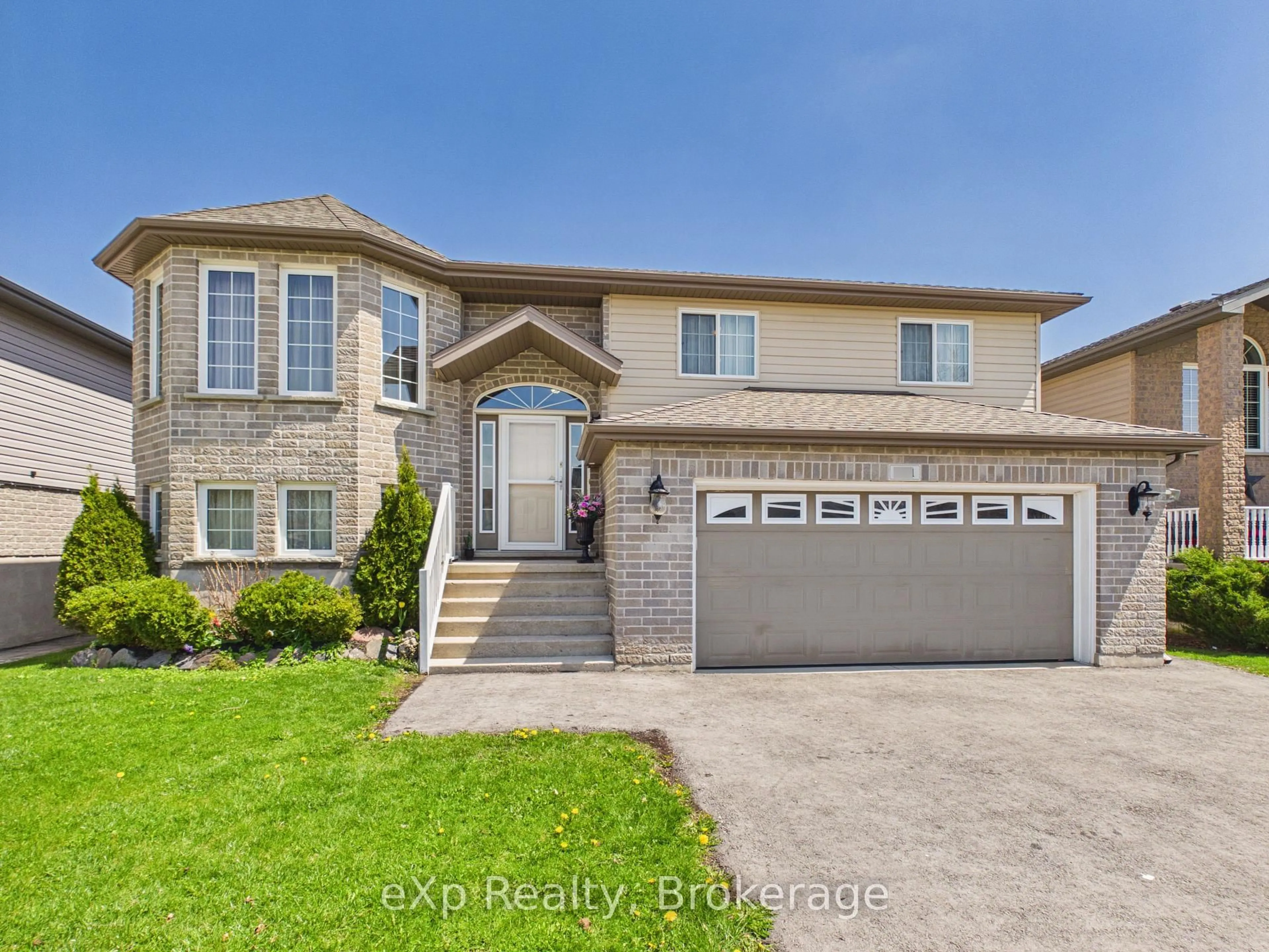 Home with vinyl exterior material, street for 241 17th Ave, Hanover Ontario N4N 3V4