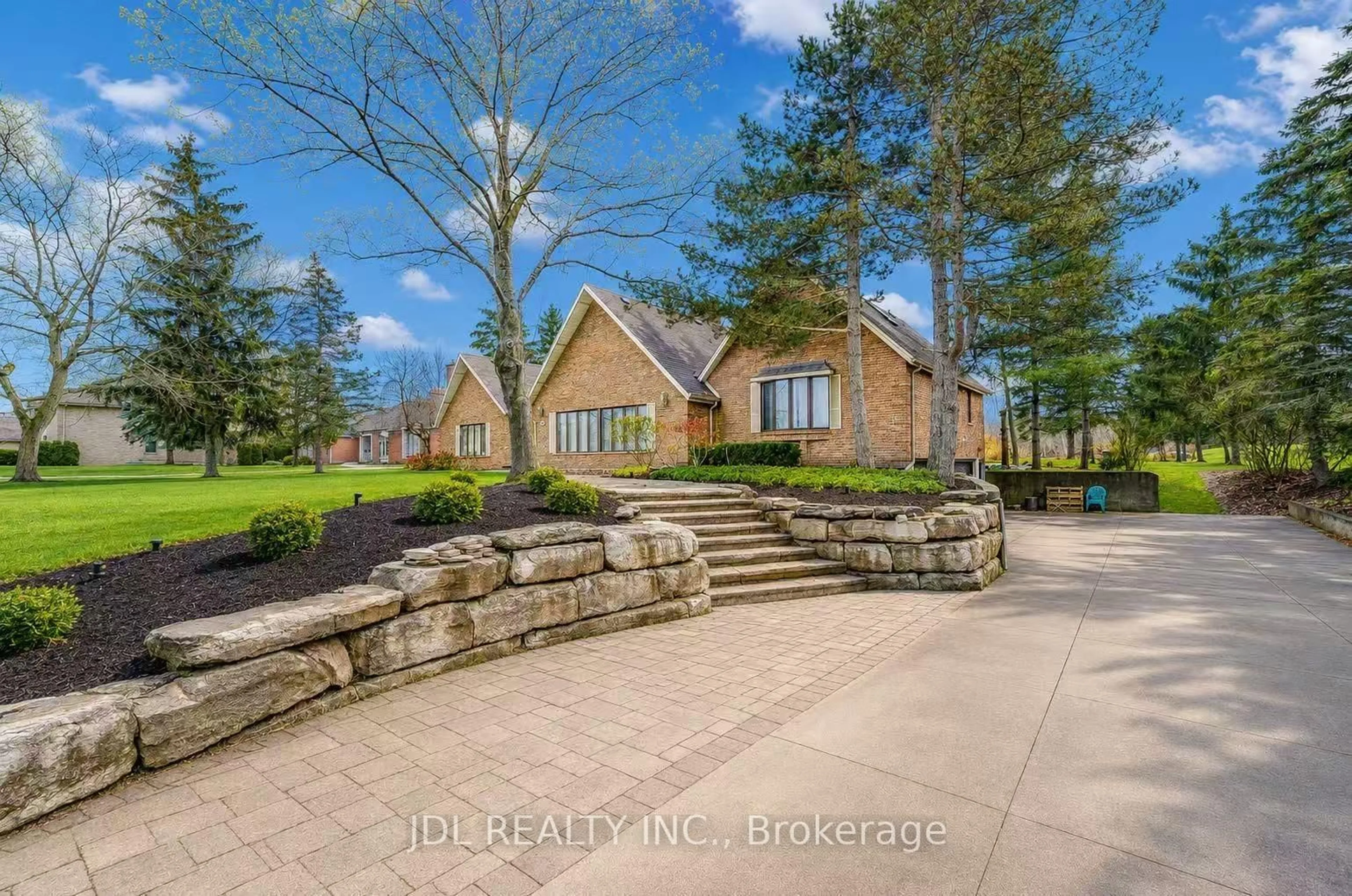 Unknown for 2033 Niagara River Pkwy, Fort Erie Ontario L2A 5M4