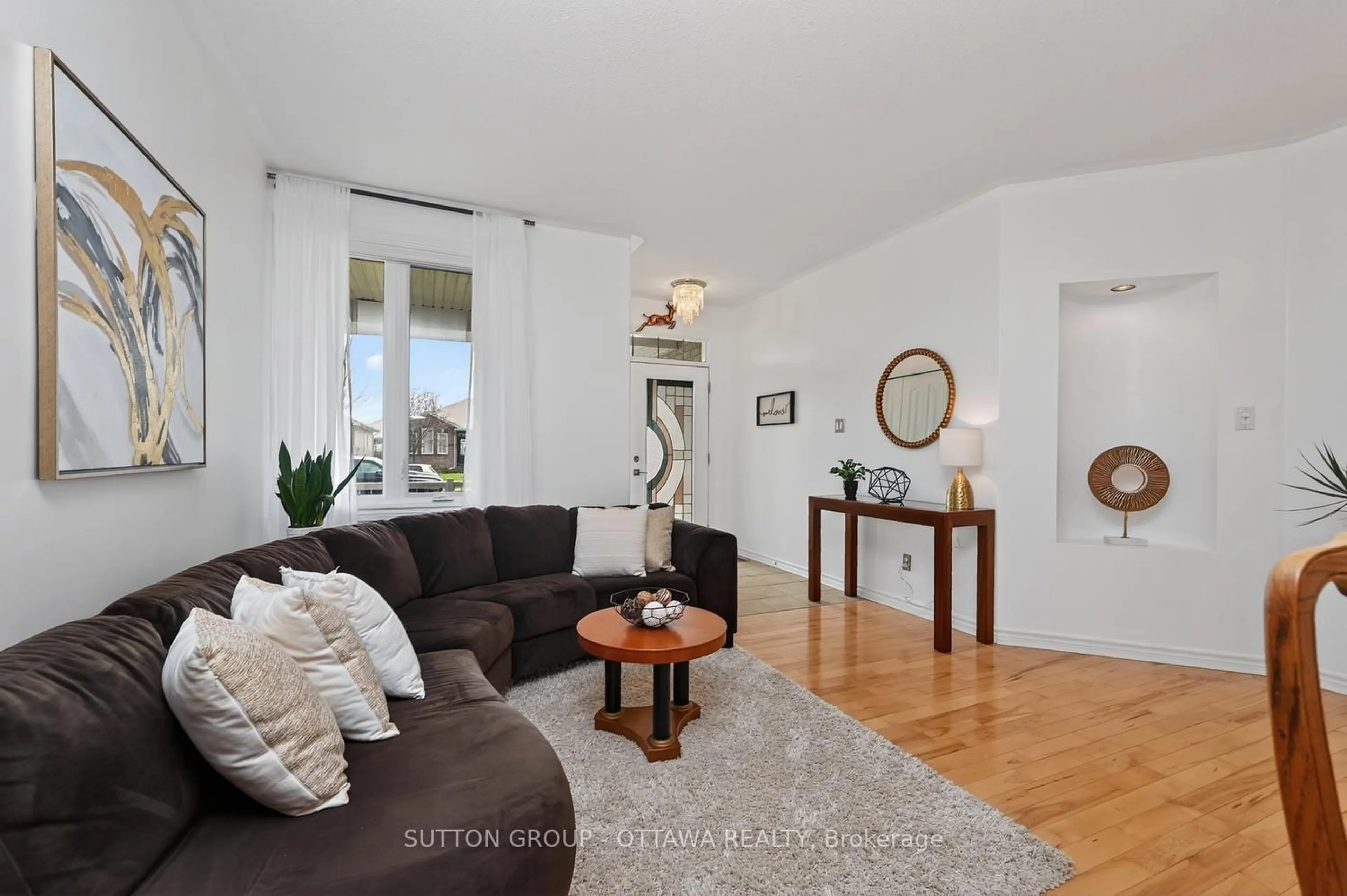 Living room with furniture, unknown for 4070 Canyon Walk Dr, Ottawa Ontario K1V 1W4